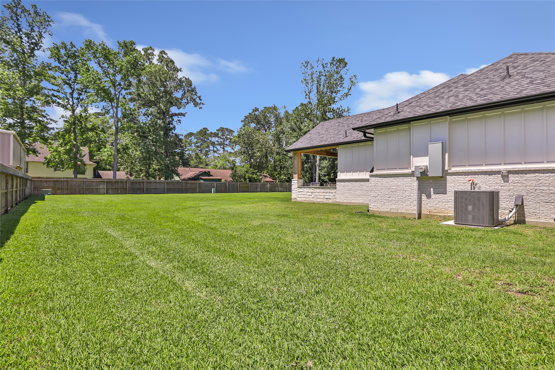 2423 Roman Forest Boulevard Property Photo 32