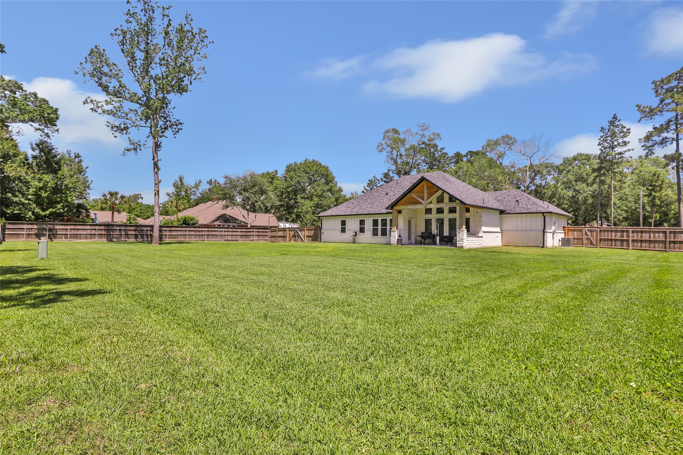2423 Roman Forest Boulevard Property Photo 33