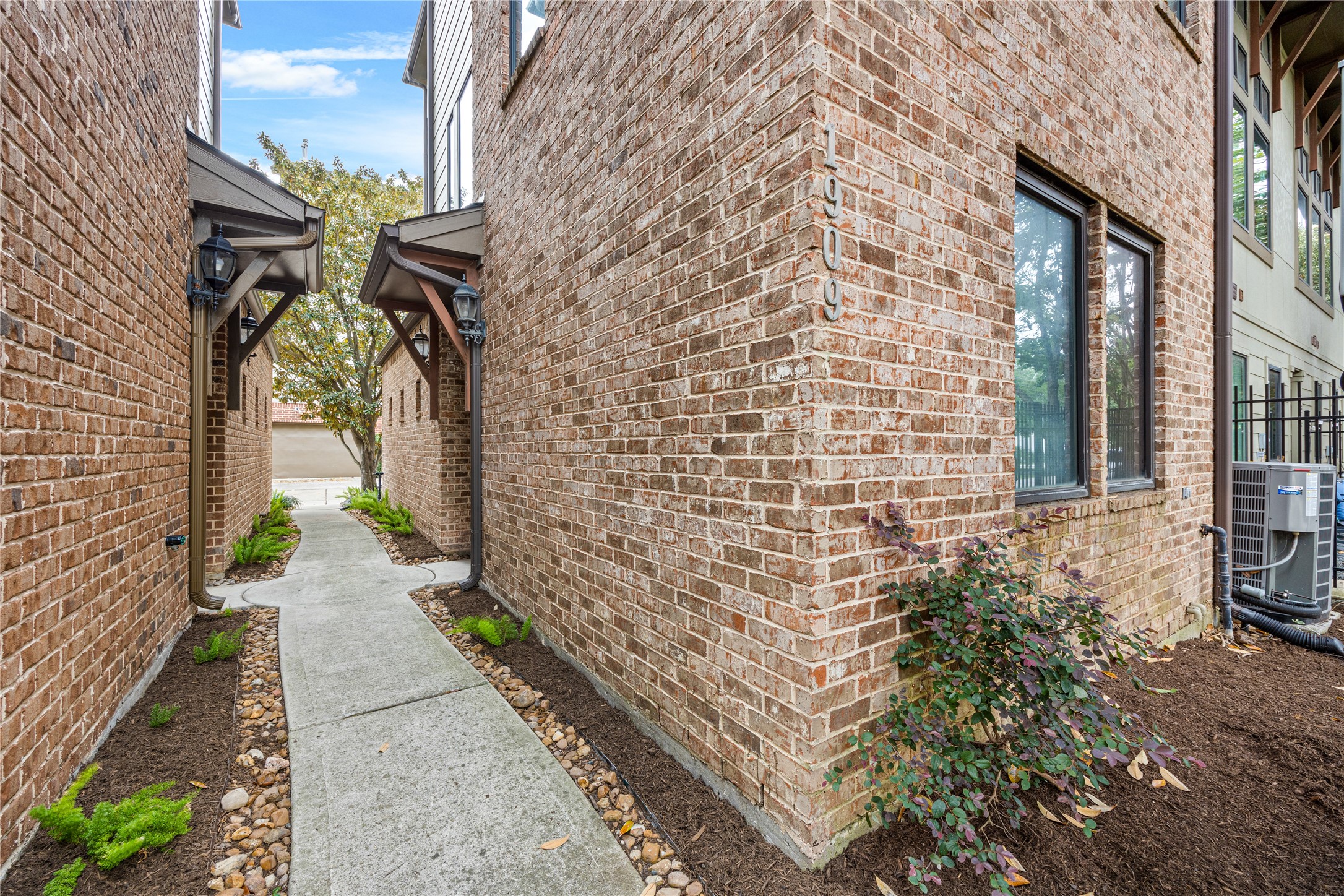 1909 Summer Street Property Photo 3