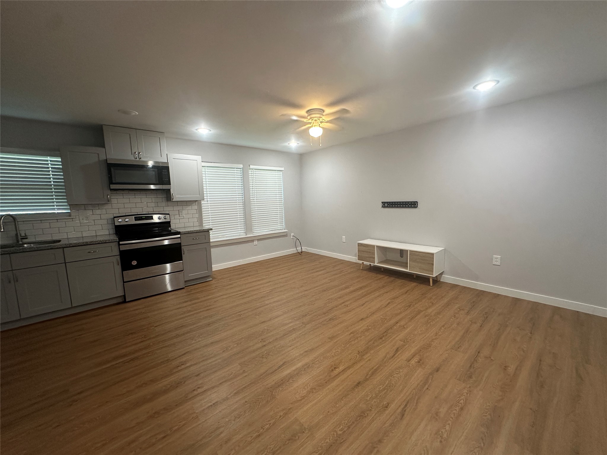 6610 Haight Street B Property Photo 2
