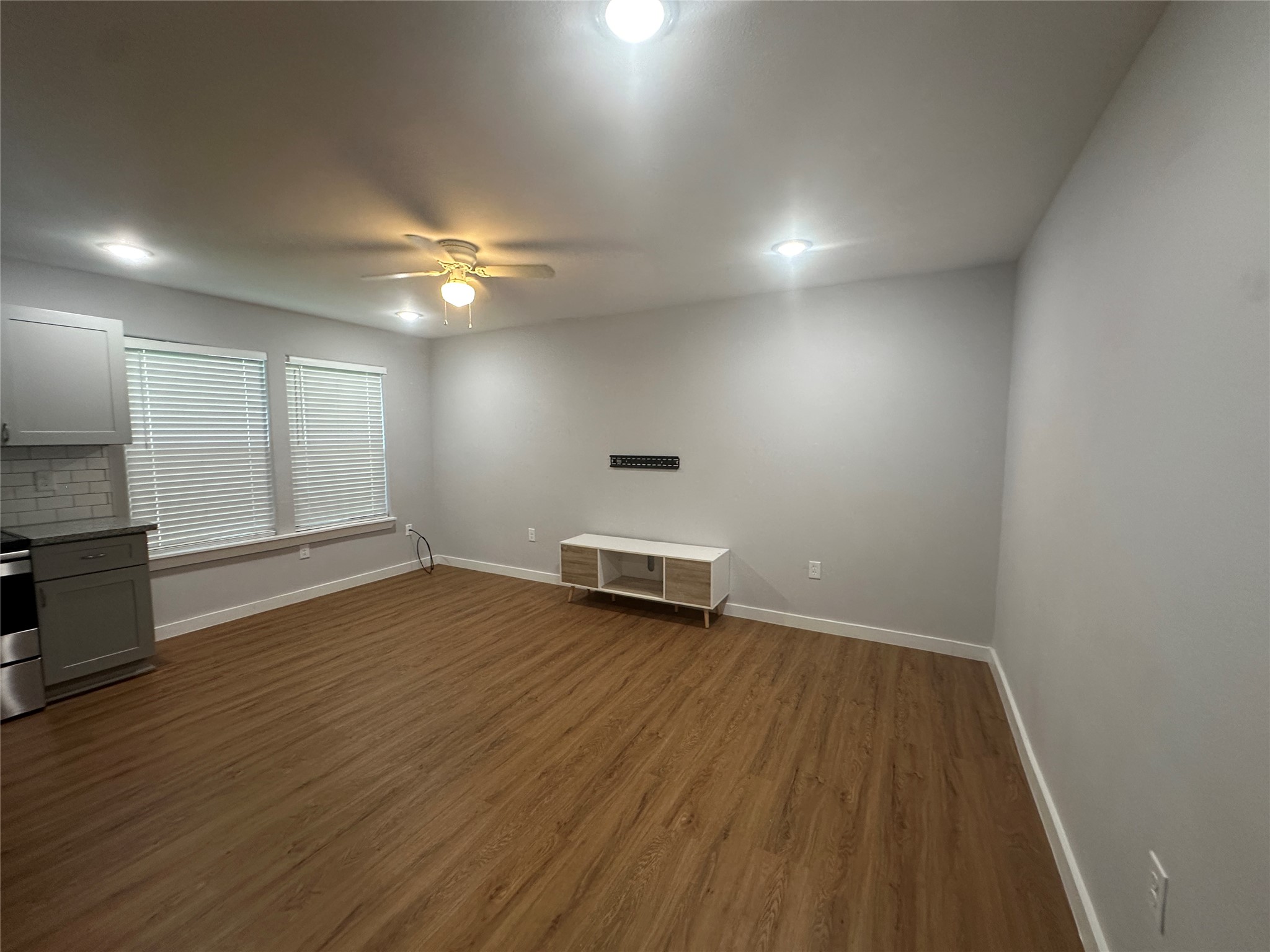 6610 Haight Street B Property Photo 3