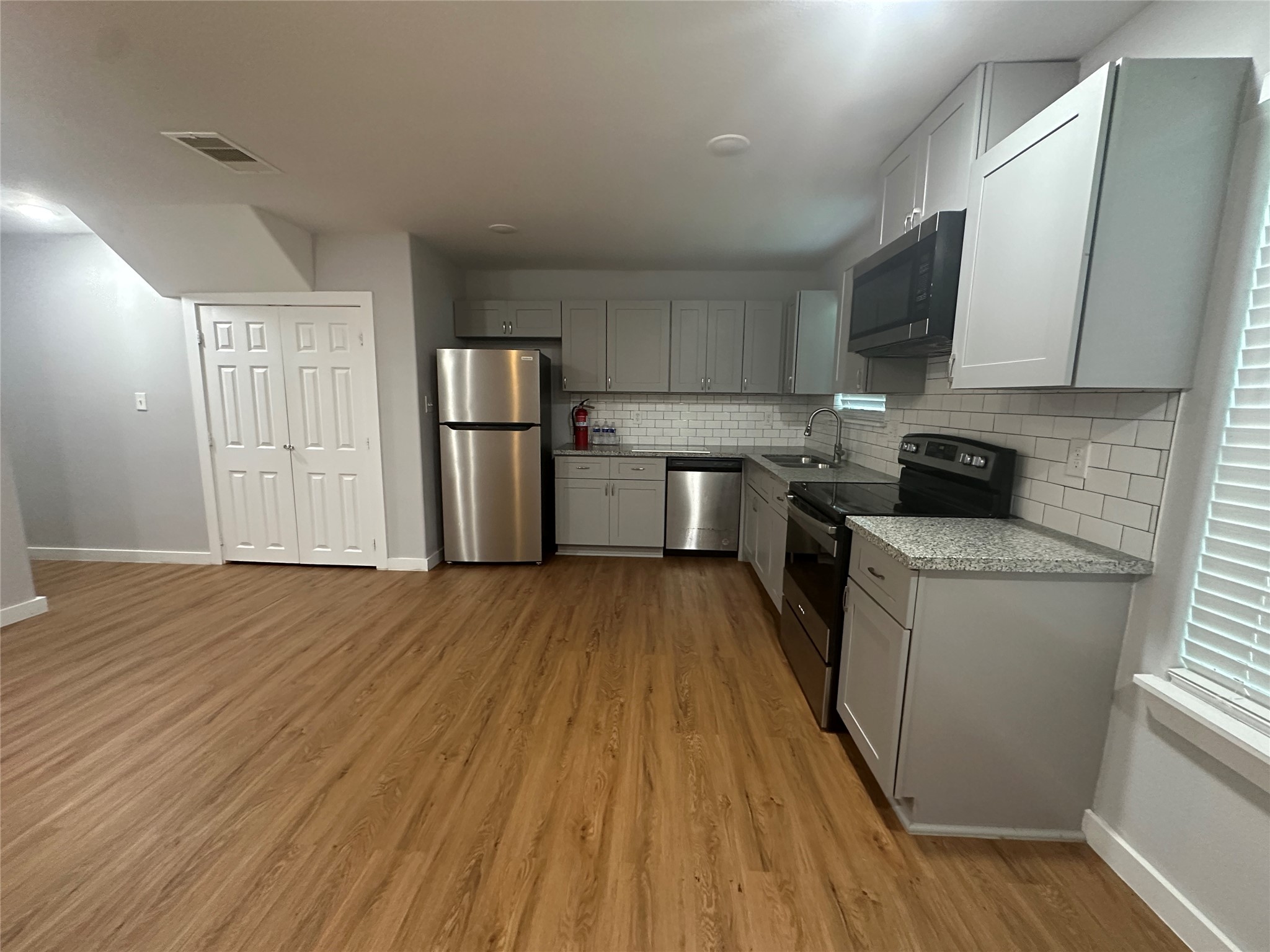 6610 Haight Street B Property Photo 4