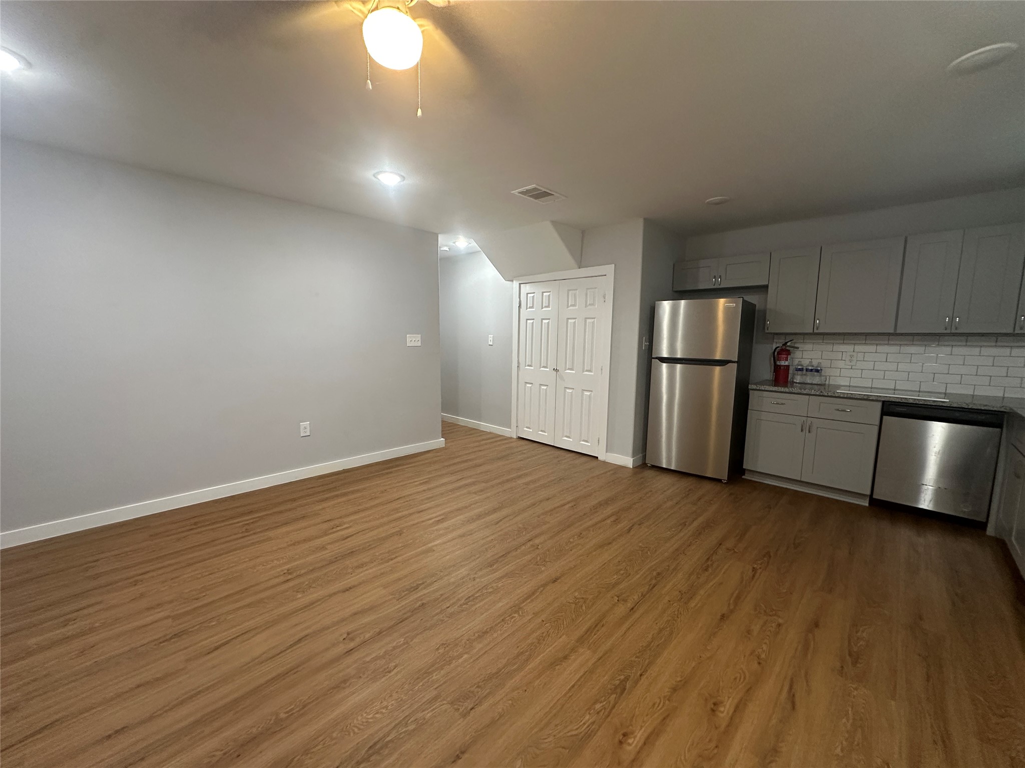 6610 Haight Street B Property Photo 5