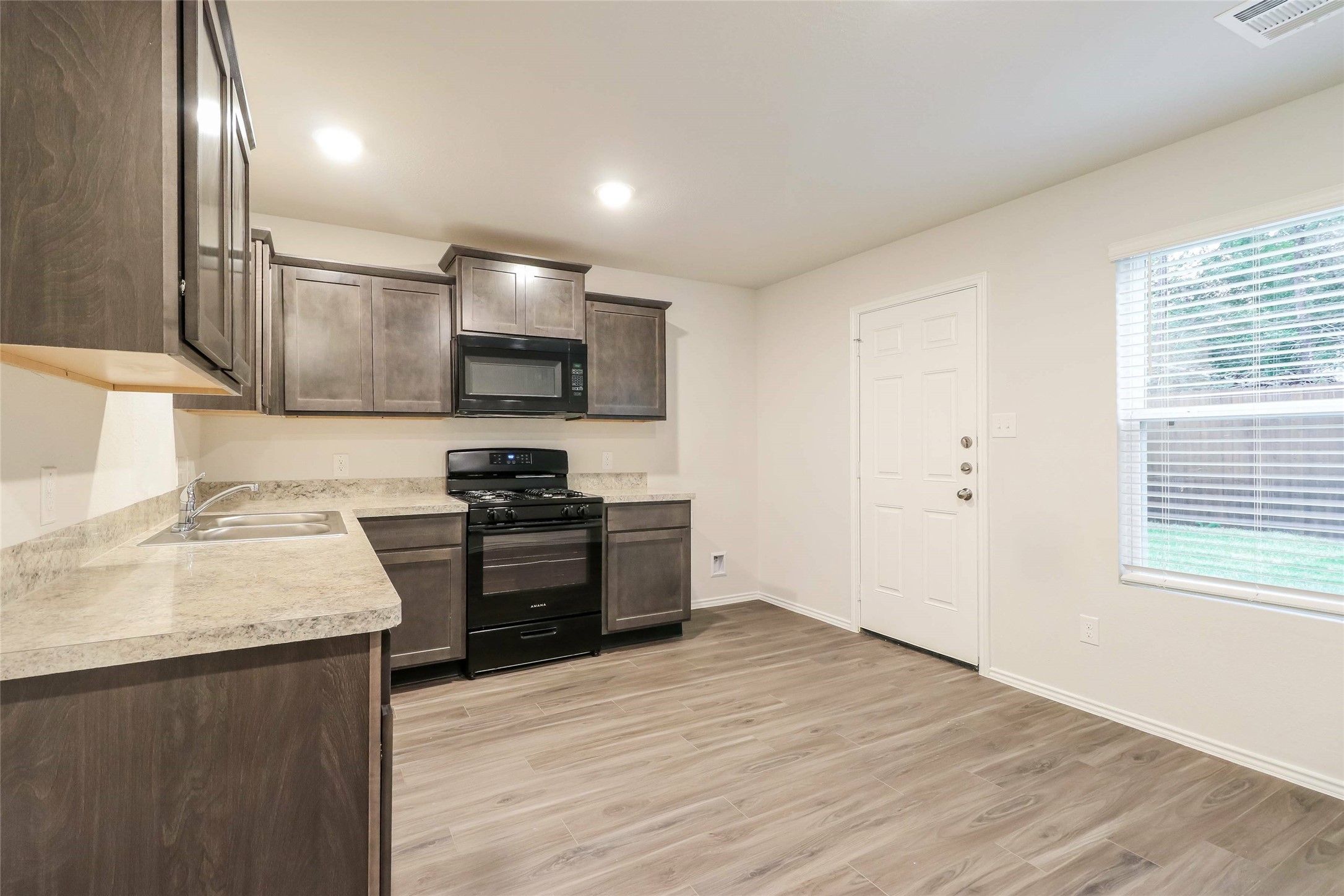 2417 Flathead Drive Property Photo 3