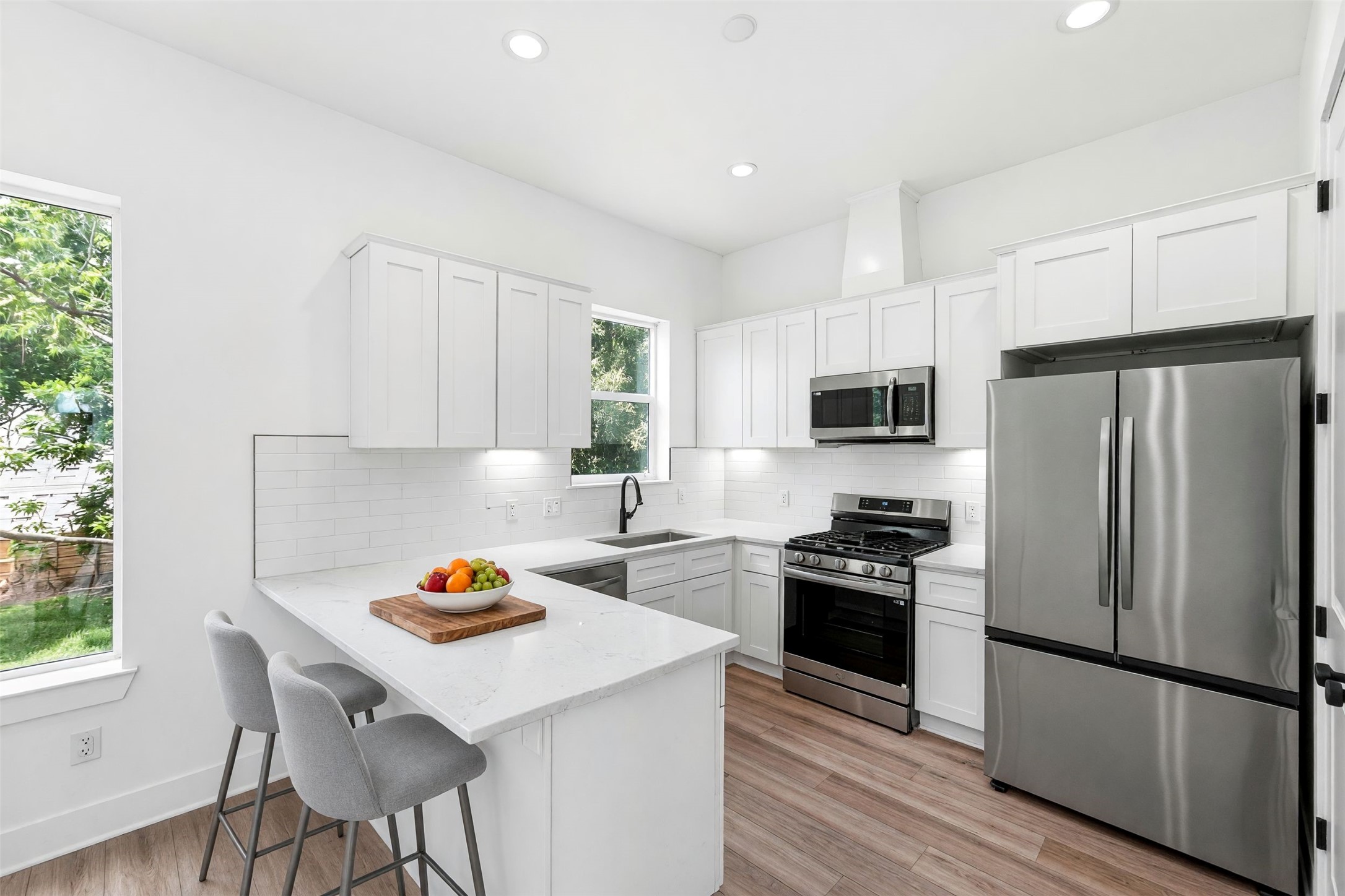 944 Homer Street Property Photo 3