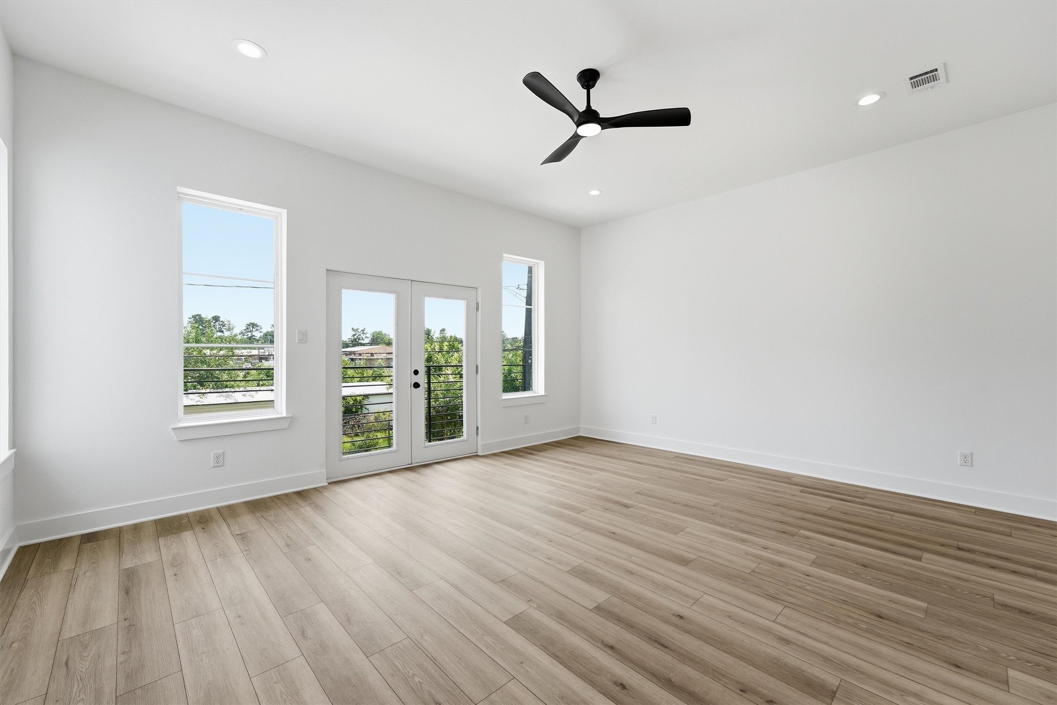 944 Homer Street Property Photo 13