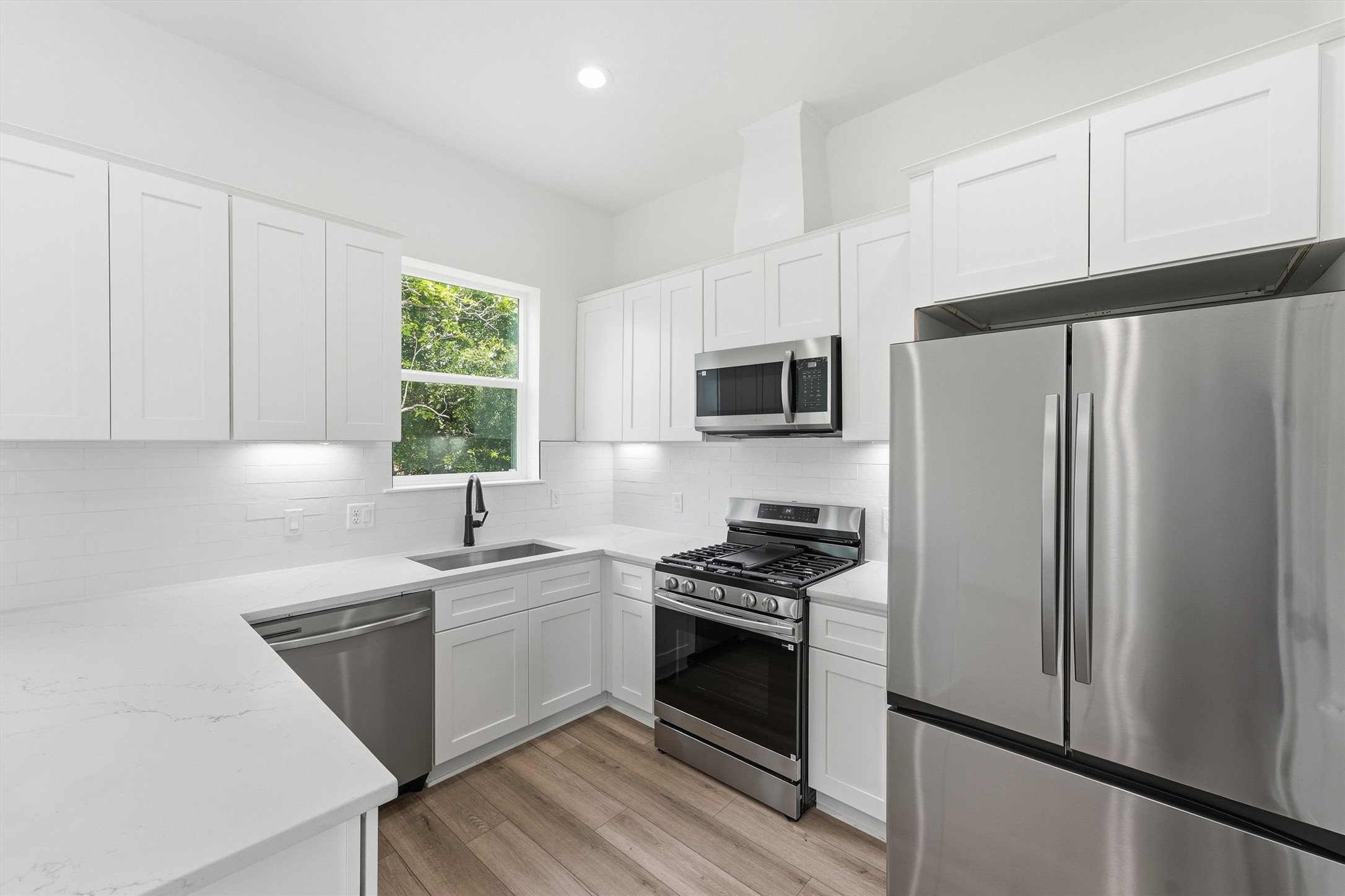 944 Homer Street Property Photo 15