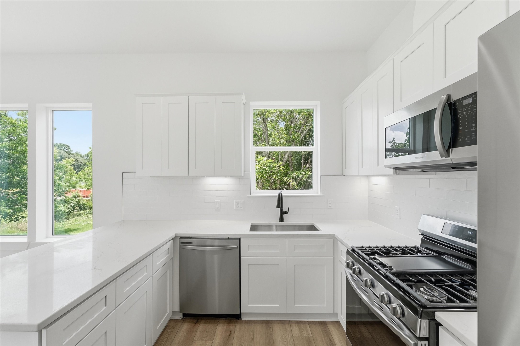 944 Homer Street Property Photo 16