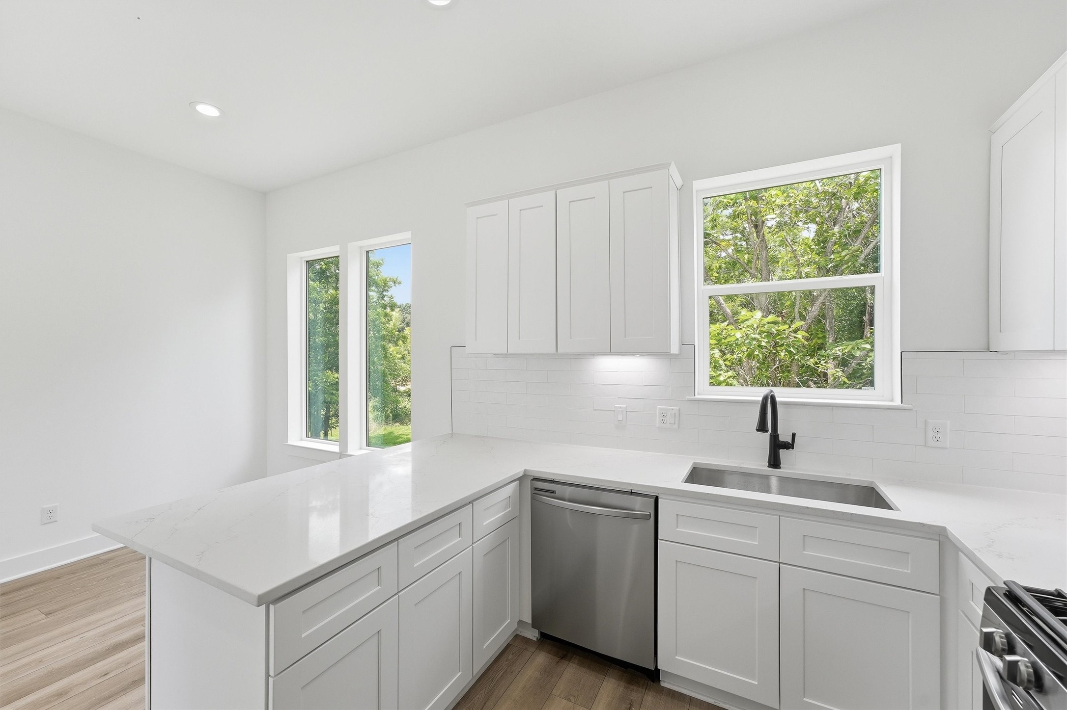 944 Homer Street Property Photo 17