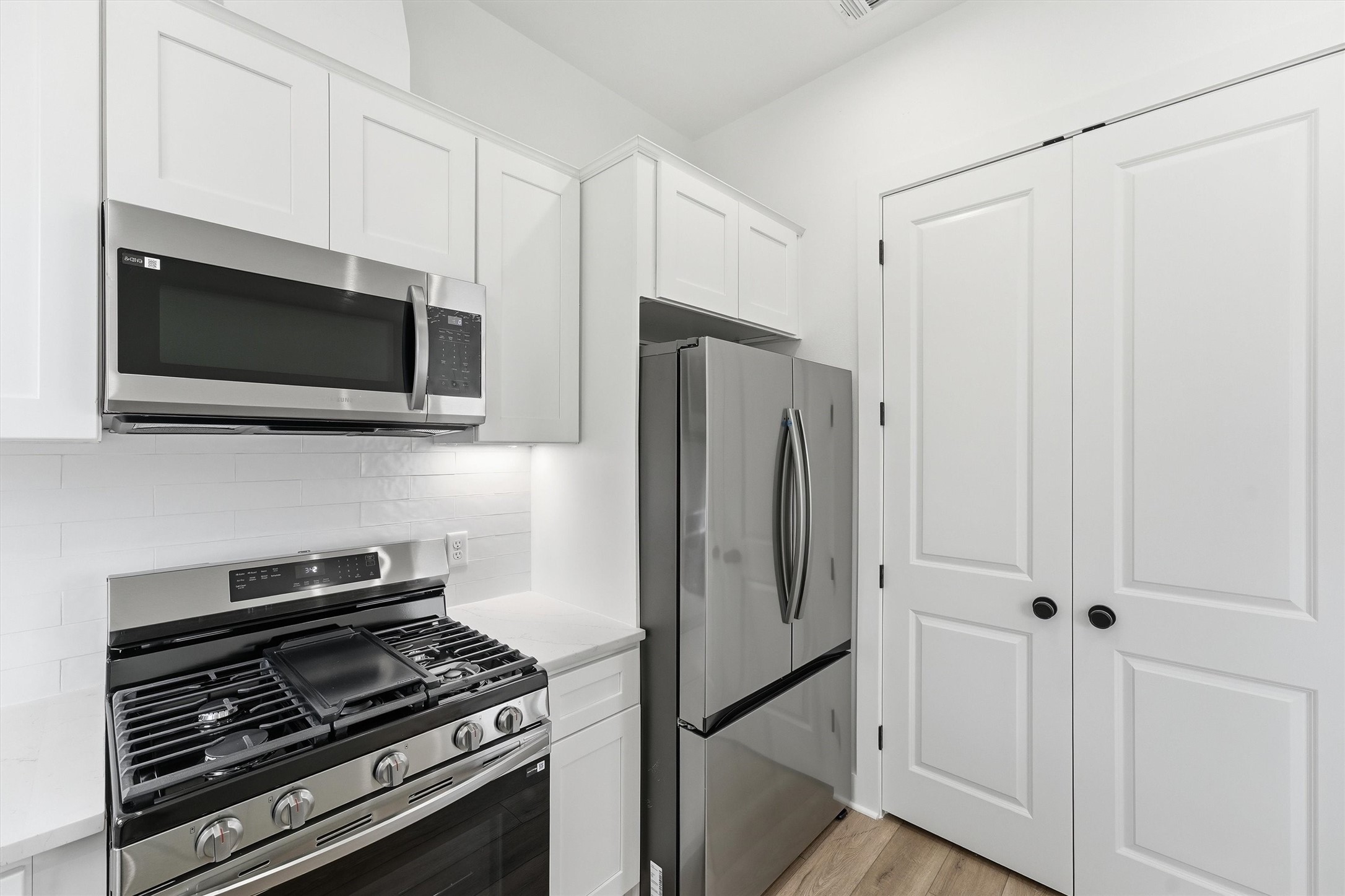 944 Homer Street Property Photo 18
