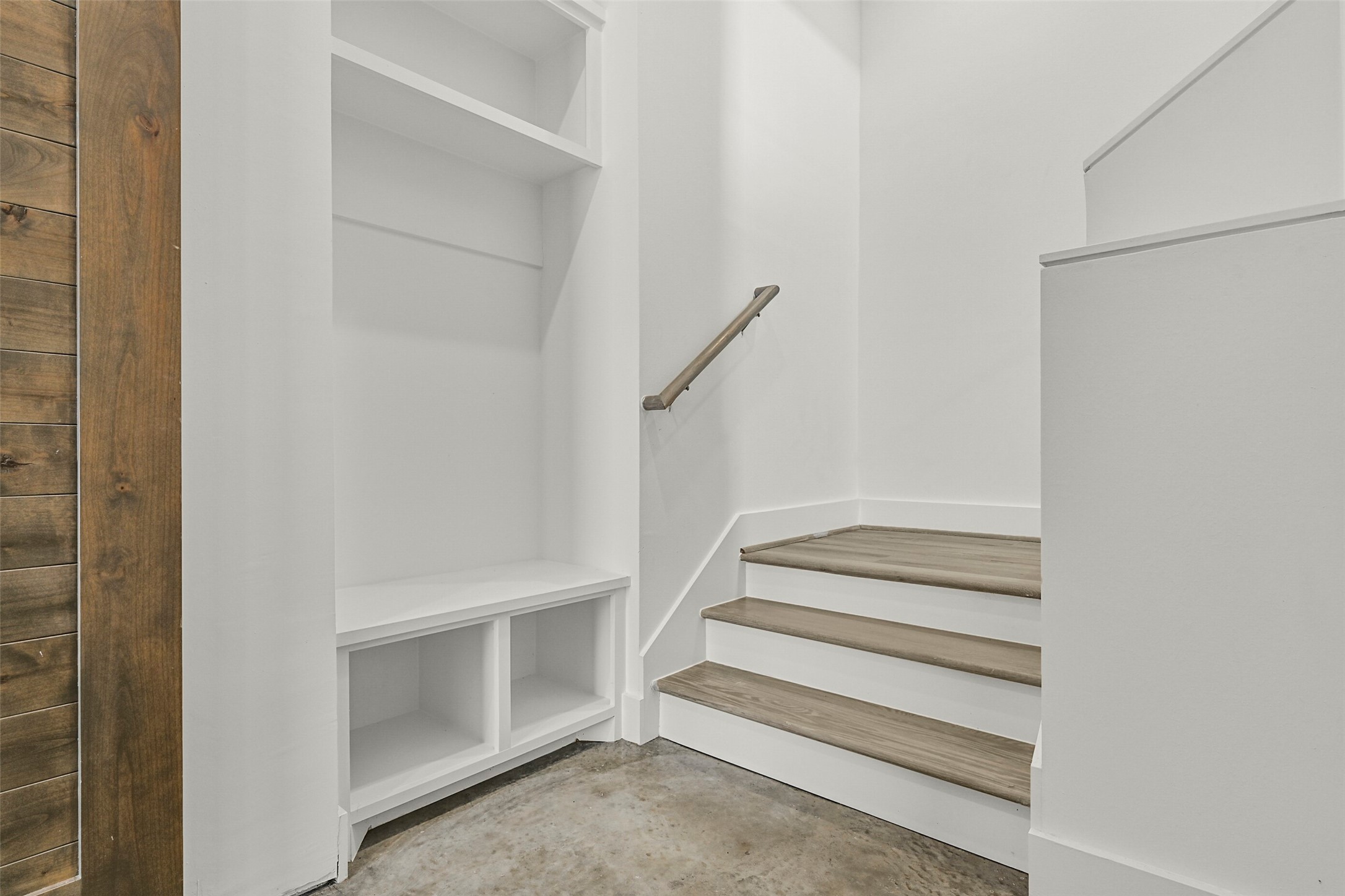 2835 Decker Place Property Photo 4
