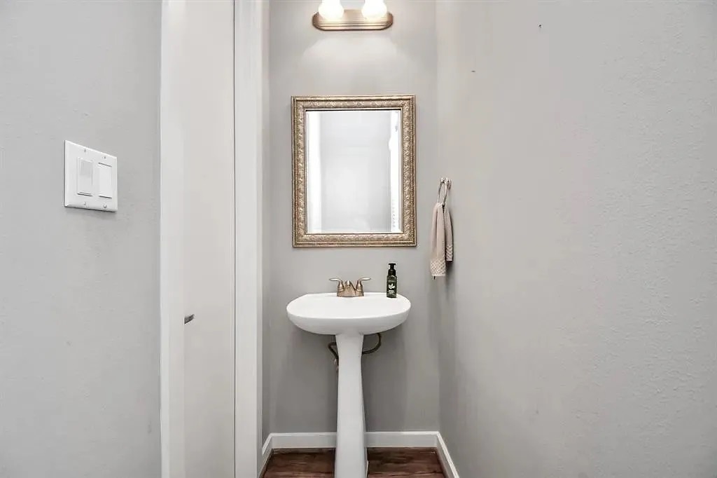 4422 Center Street Property Photo 10