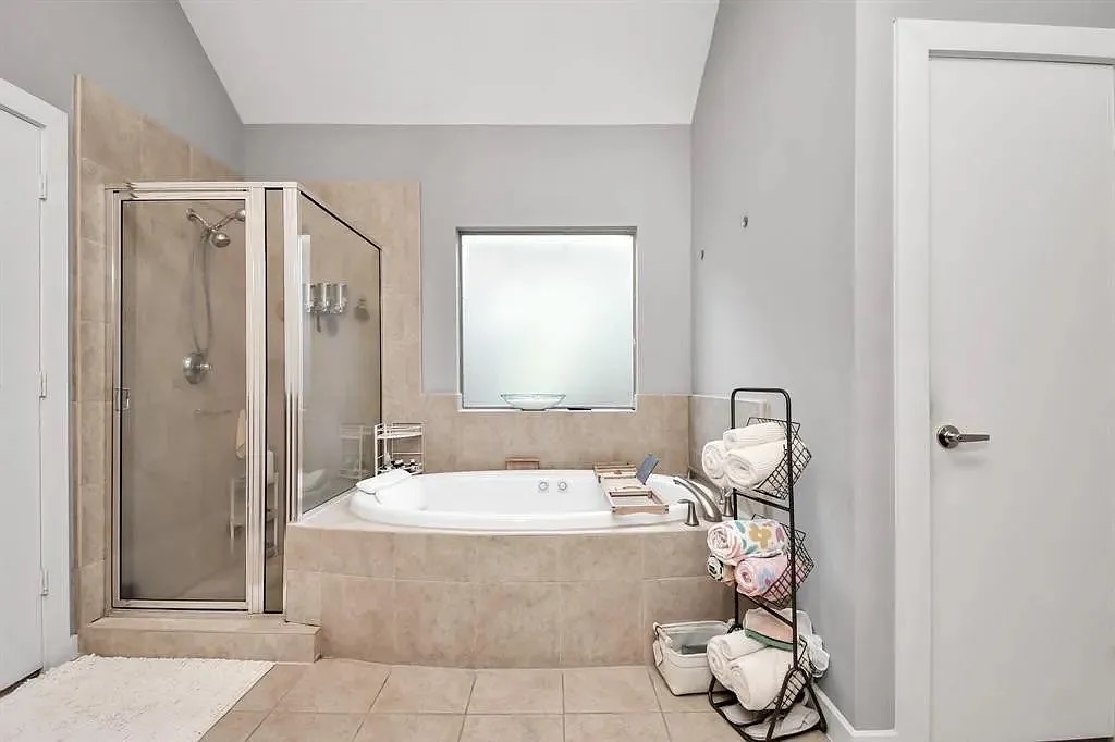 4422 Center Street Property Photo 15