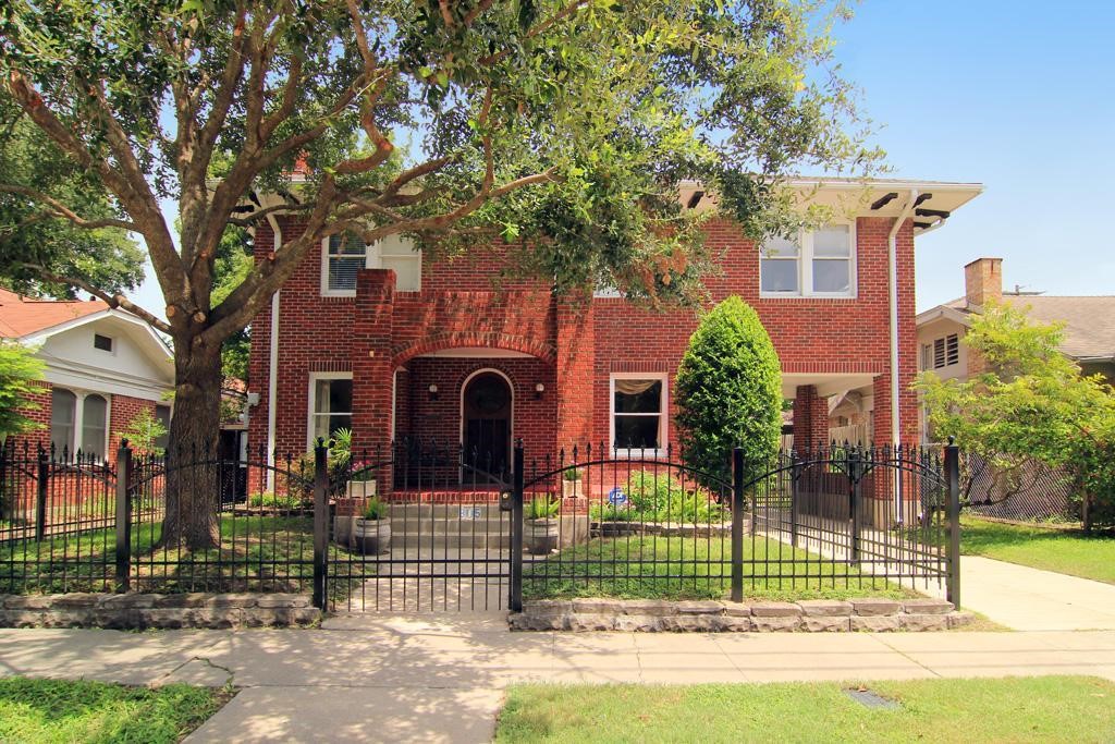 805 Pecore Street Property Photo 1