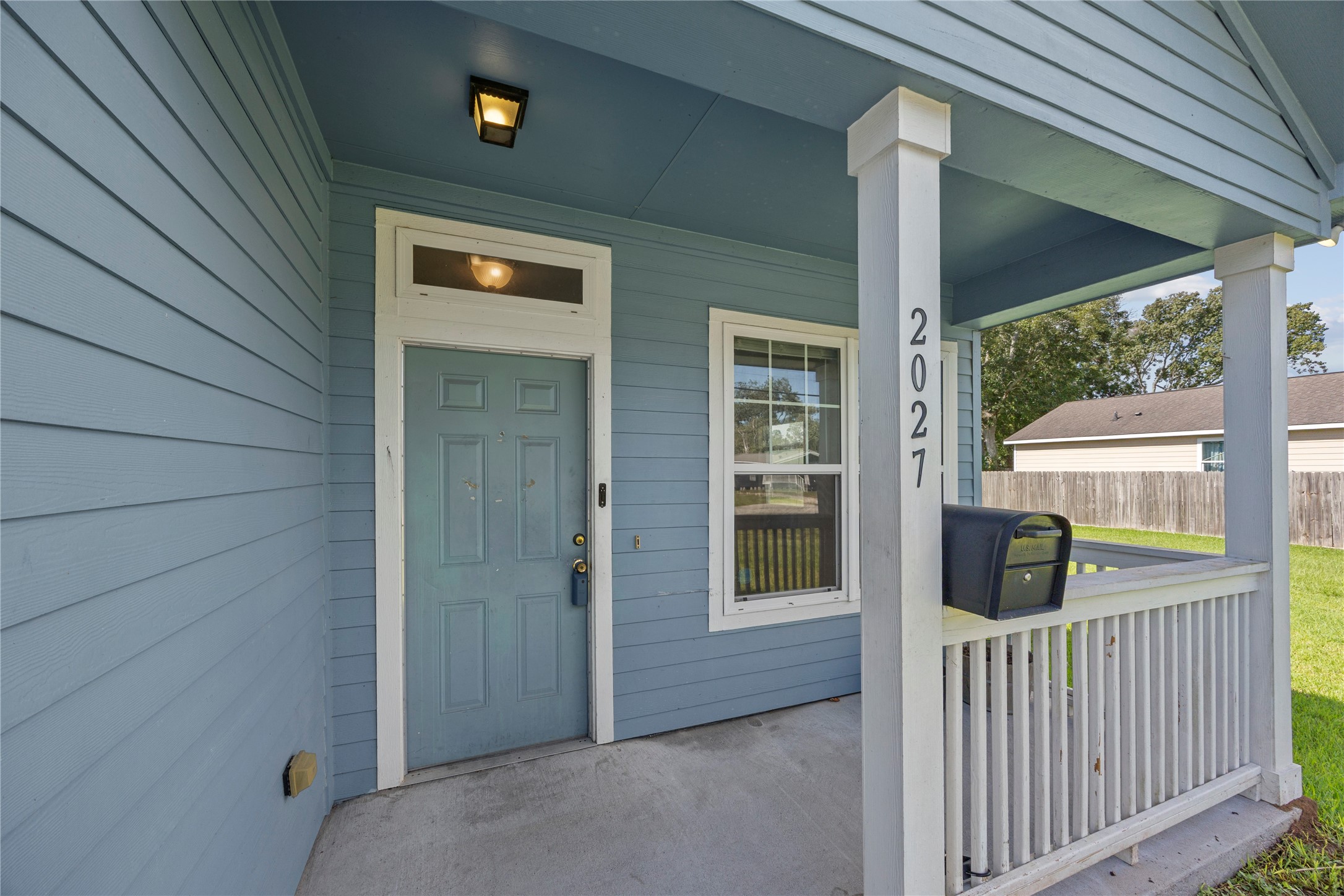 2027 Rosalee Street Property Photo 3