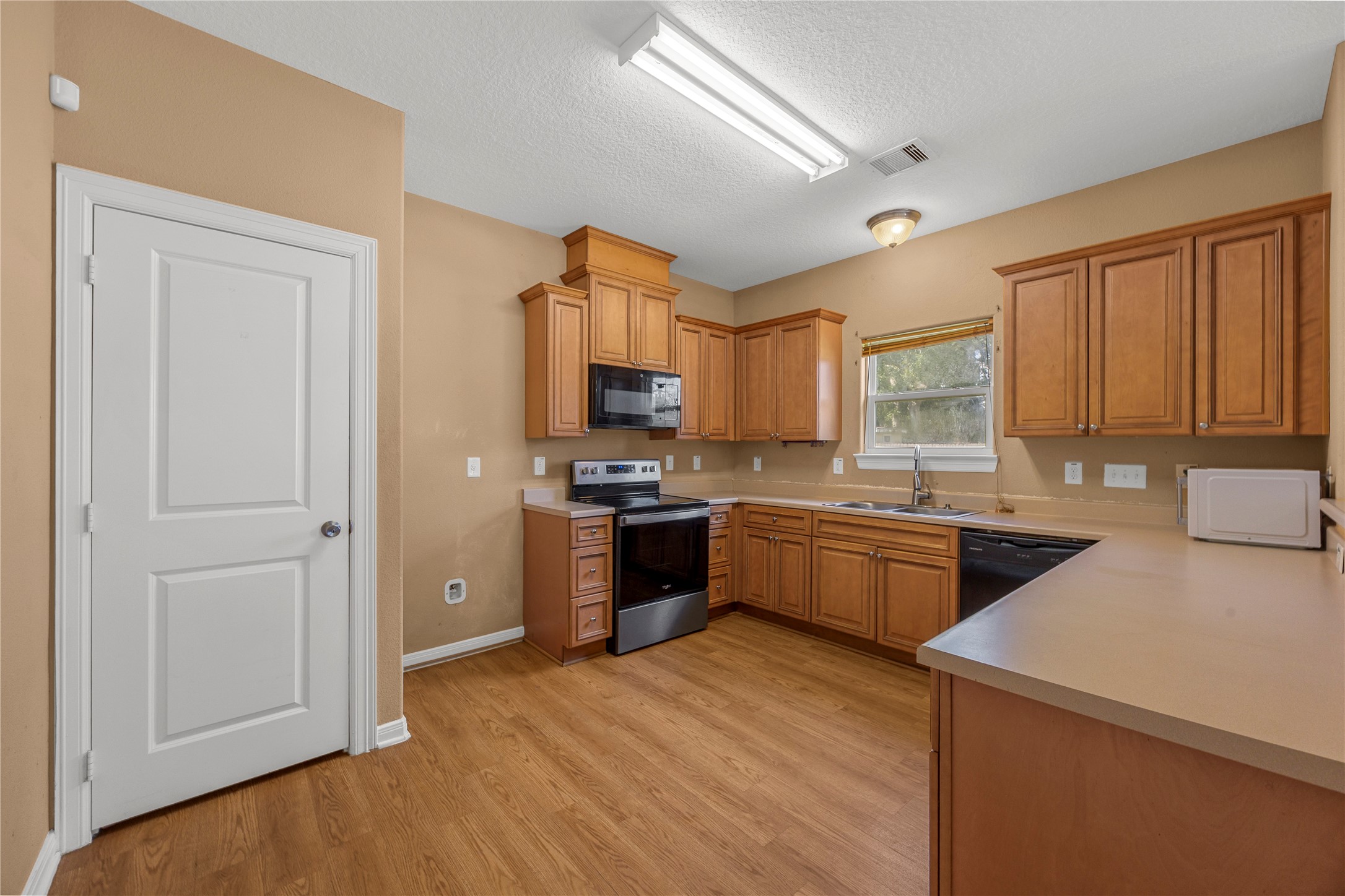 2027 Rosalee Street Property Photo 7