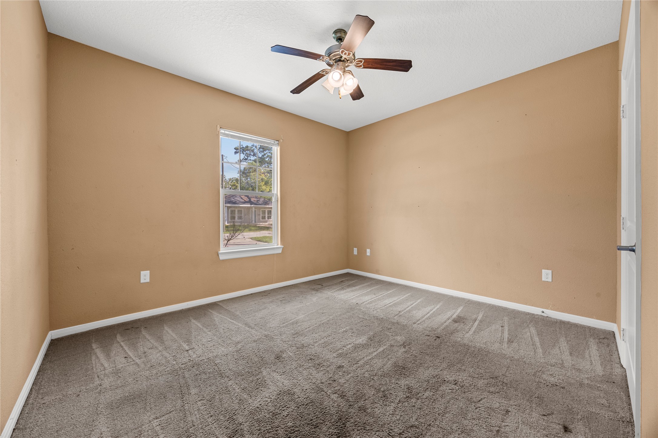 2027 Rosalee Street Property Photo 11