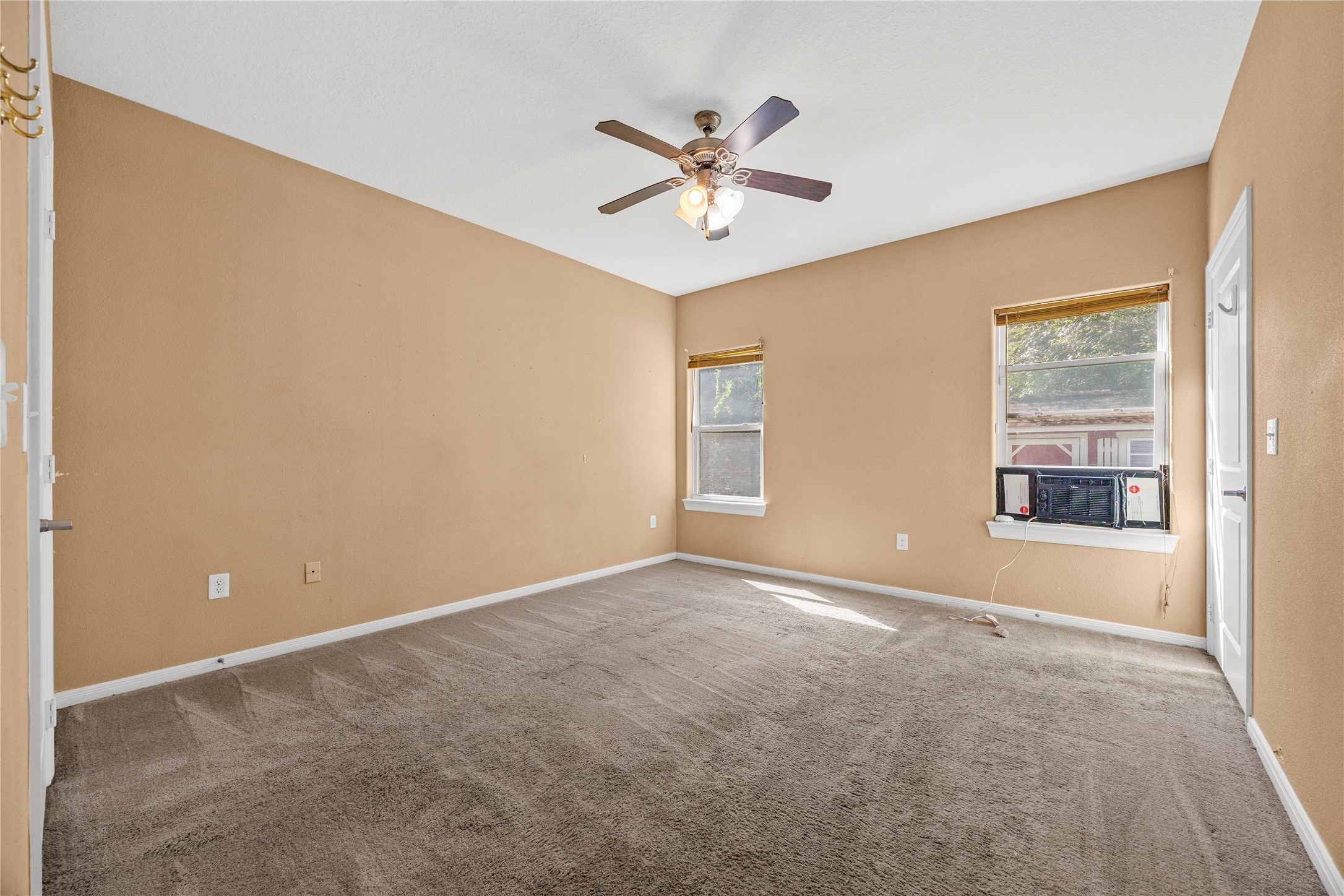 2027 Rosalee Street Property Photo 16