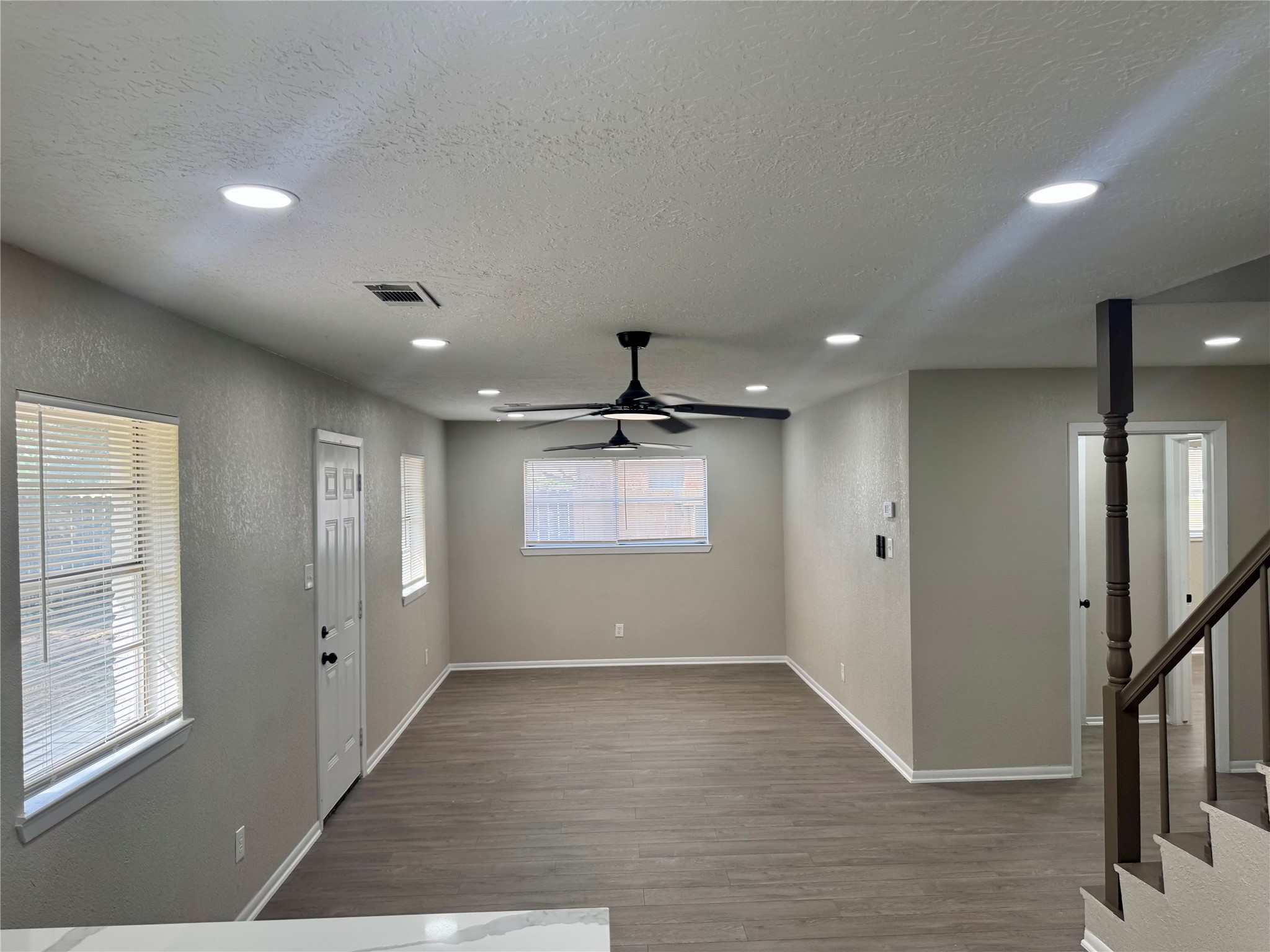 2718 Peach Lane Property Photo 3