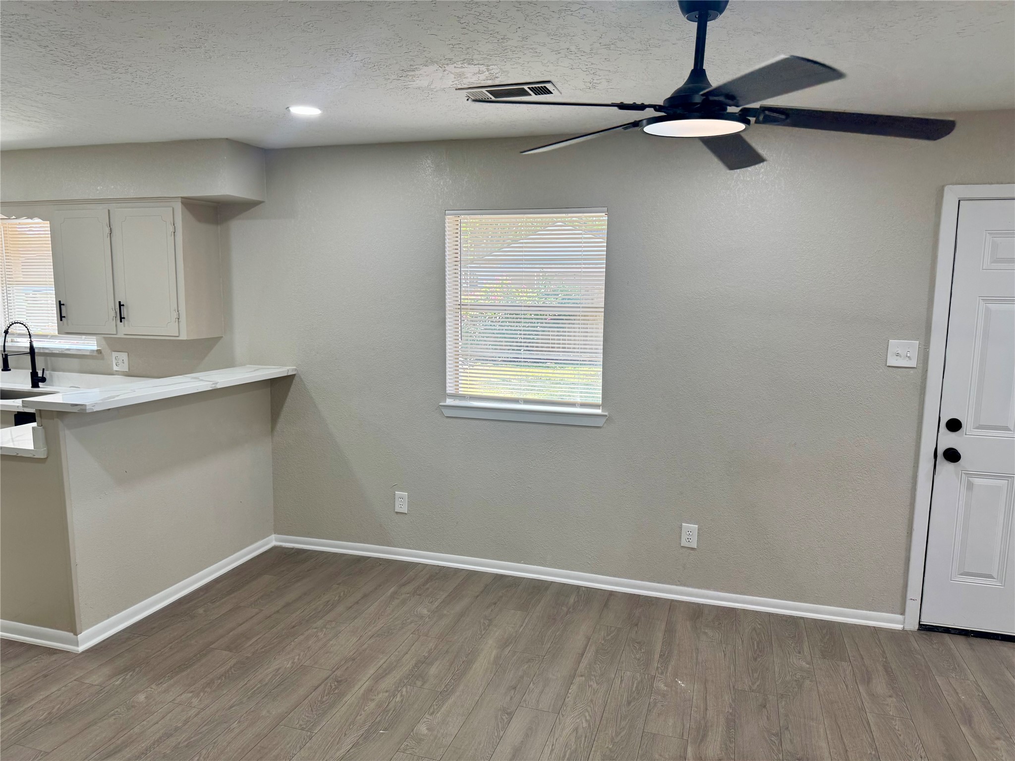 2718 Peach Lane Property Photo 5