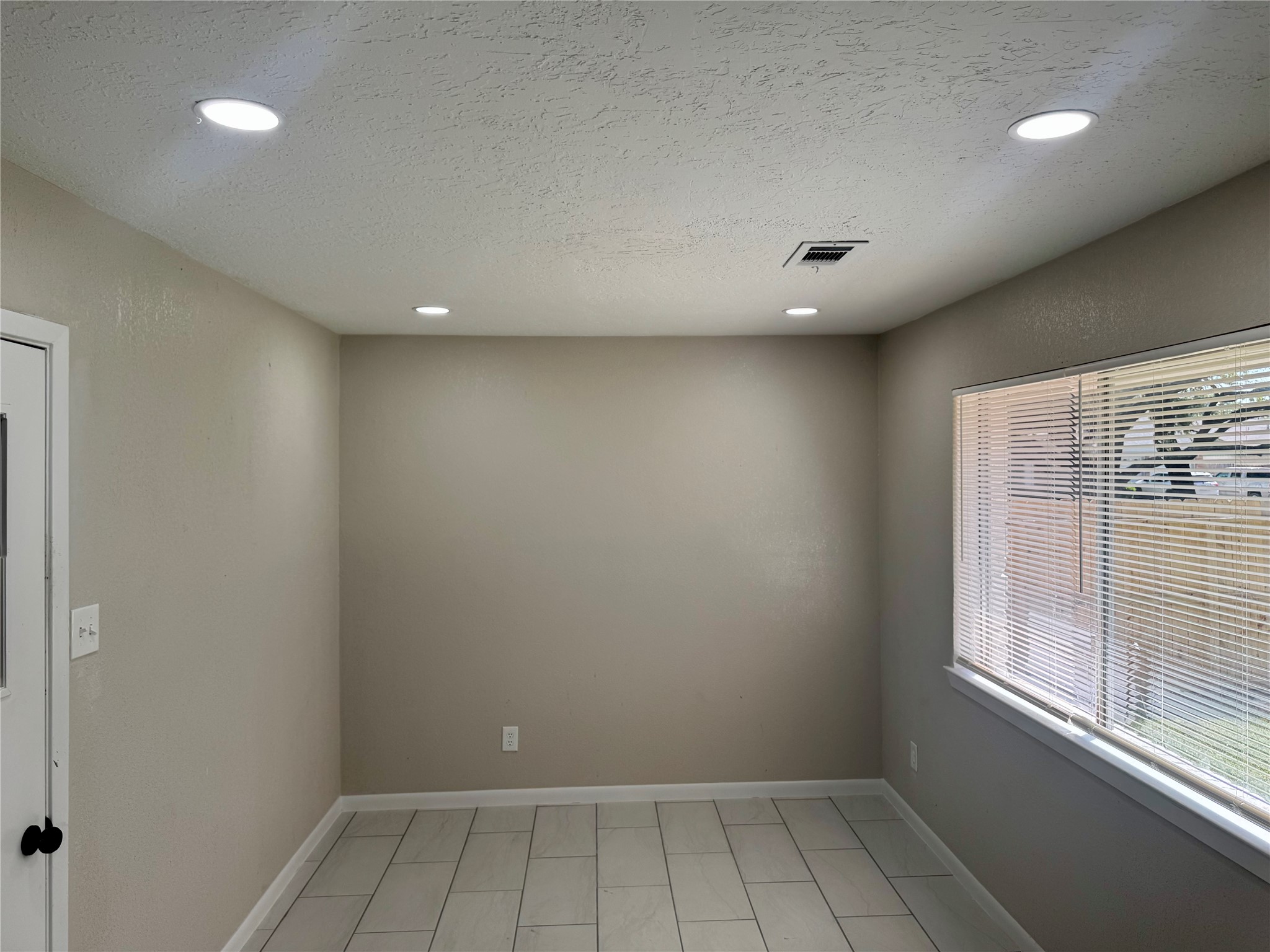 2718 Peach Lane Property Photo 8