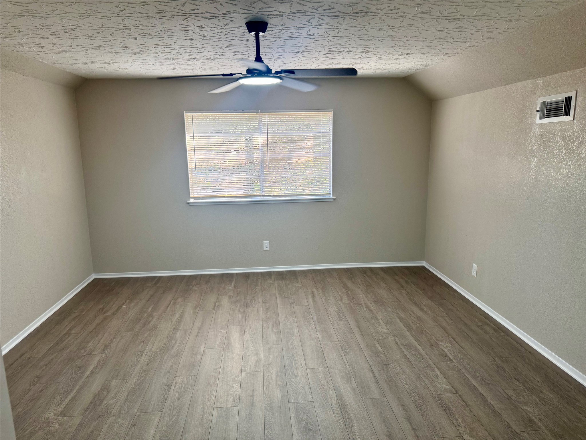 2718 Peach Lane Property Photo 14