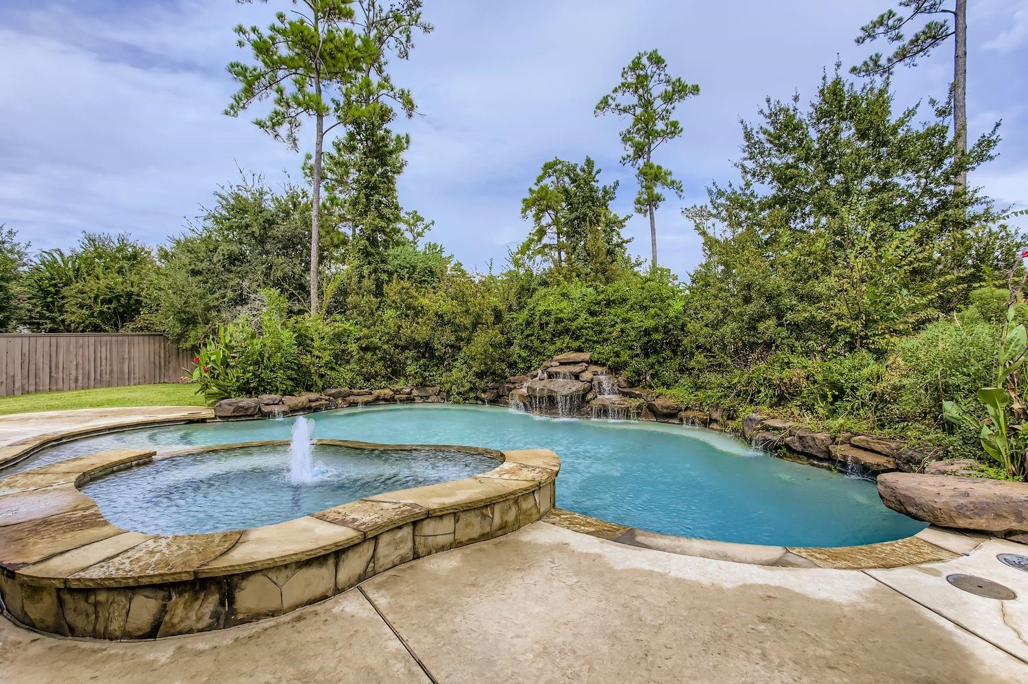 6 Freestone Stream Place Property Photo 3