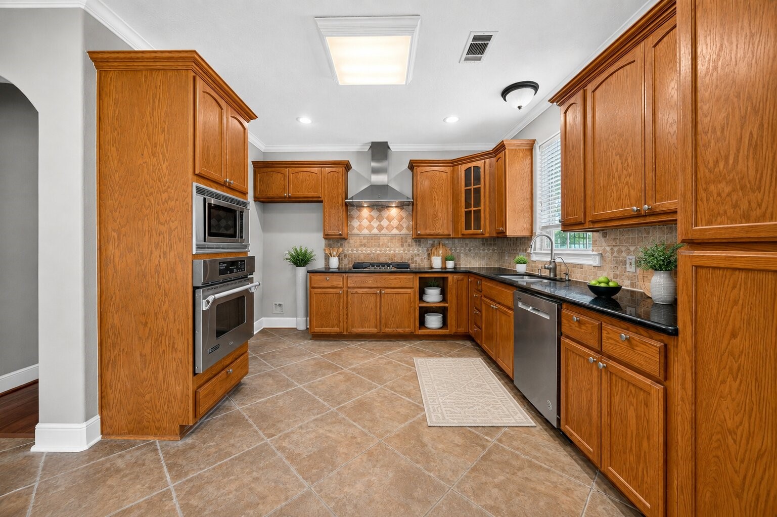 17027 Champions Lakeway Property Photo 17