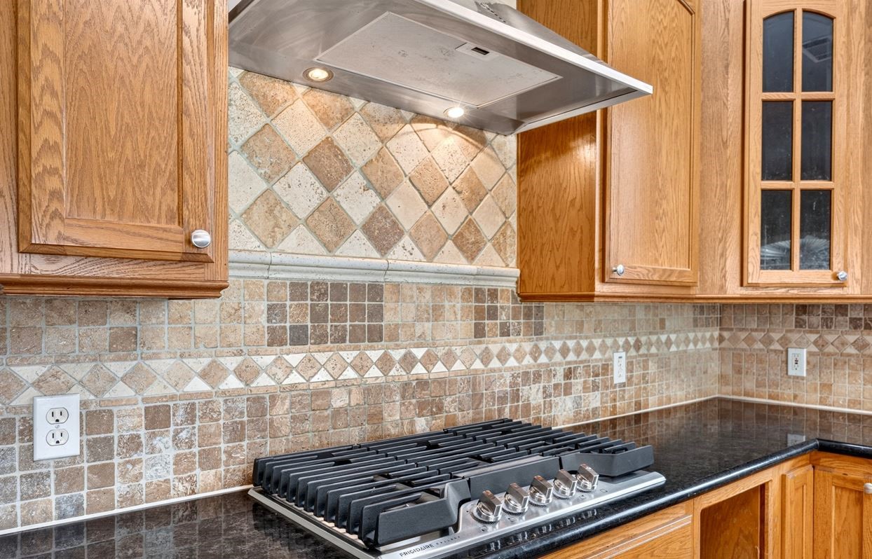 17027 Champions Lakeway Property Photo 18