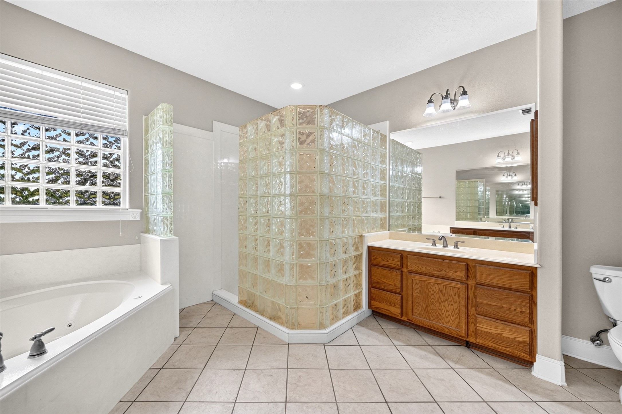 17027 Champions Lakeway Property Photo 26