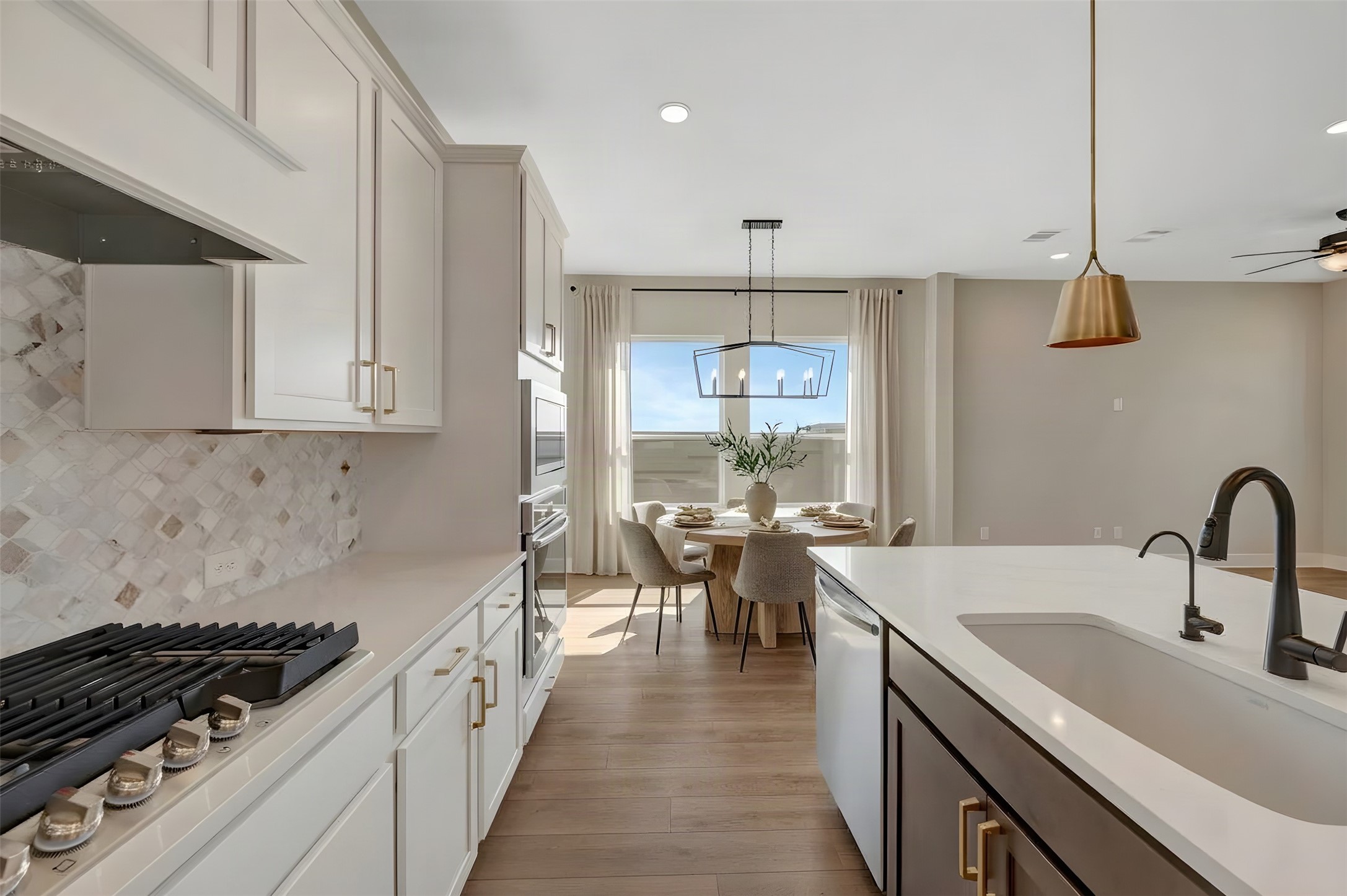 16702 Vibrant Avenue Property Photo 3