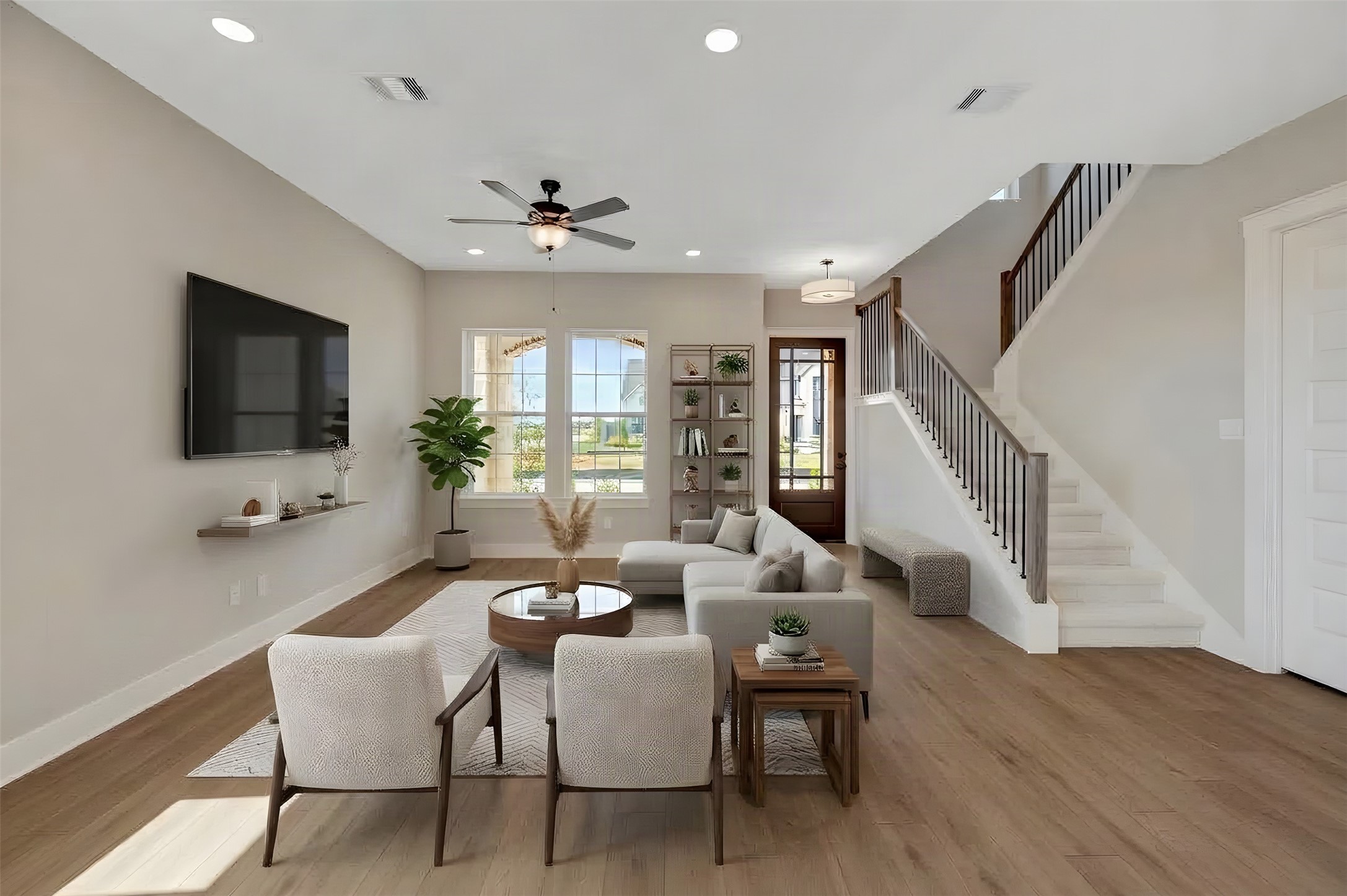 16702 Vibrant Avenue Property Photo 4