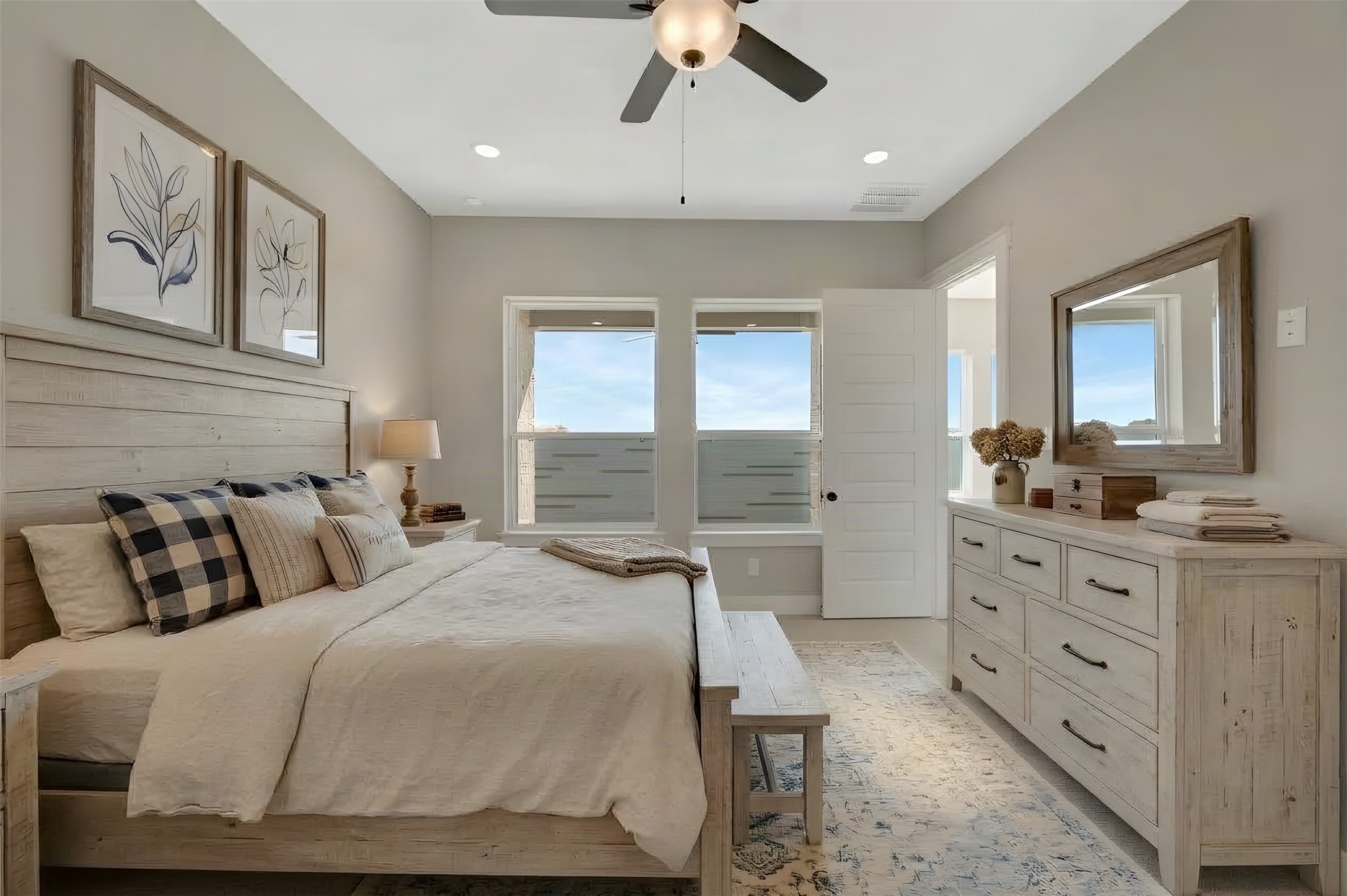 16702 Vibrant Avenue Property Photo 5