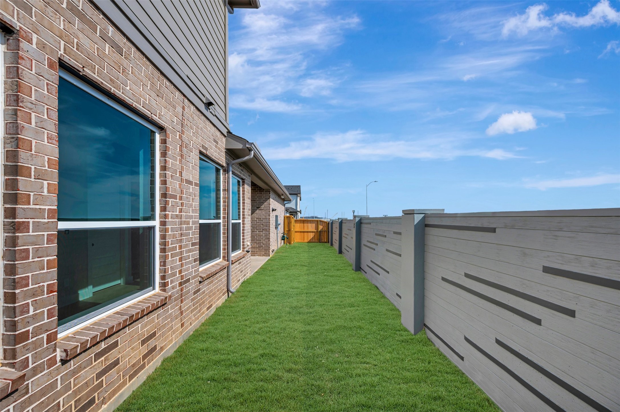 16702 Vibrant Avenue Property Photo 7