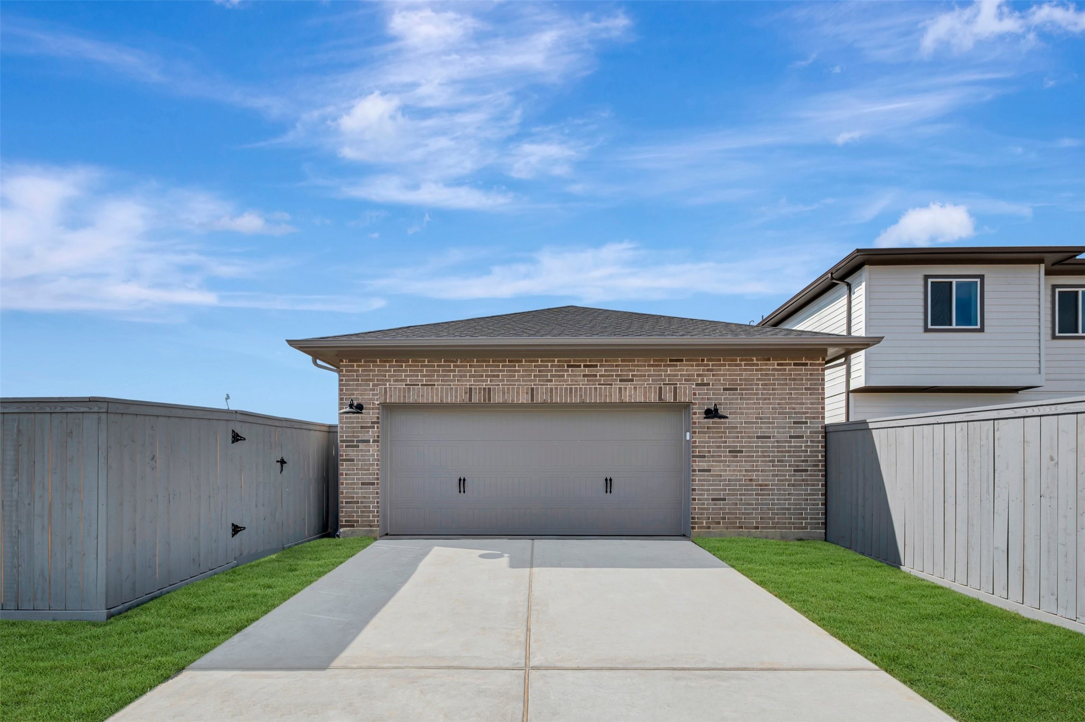 16702 Vibrant Avenue Property Photo 9