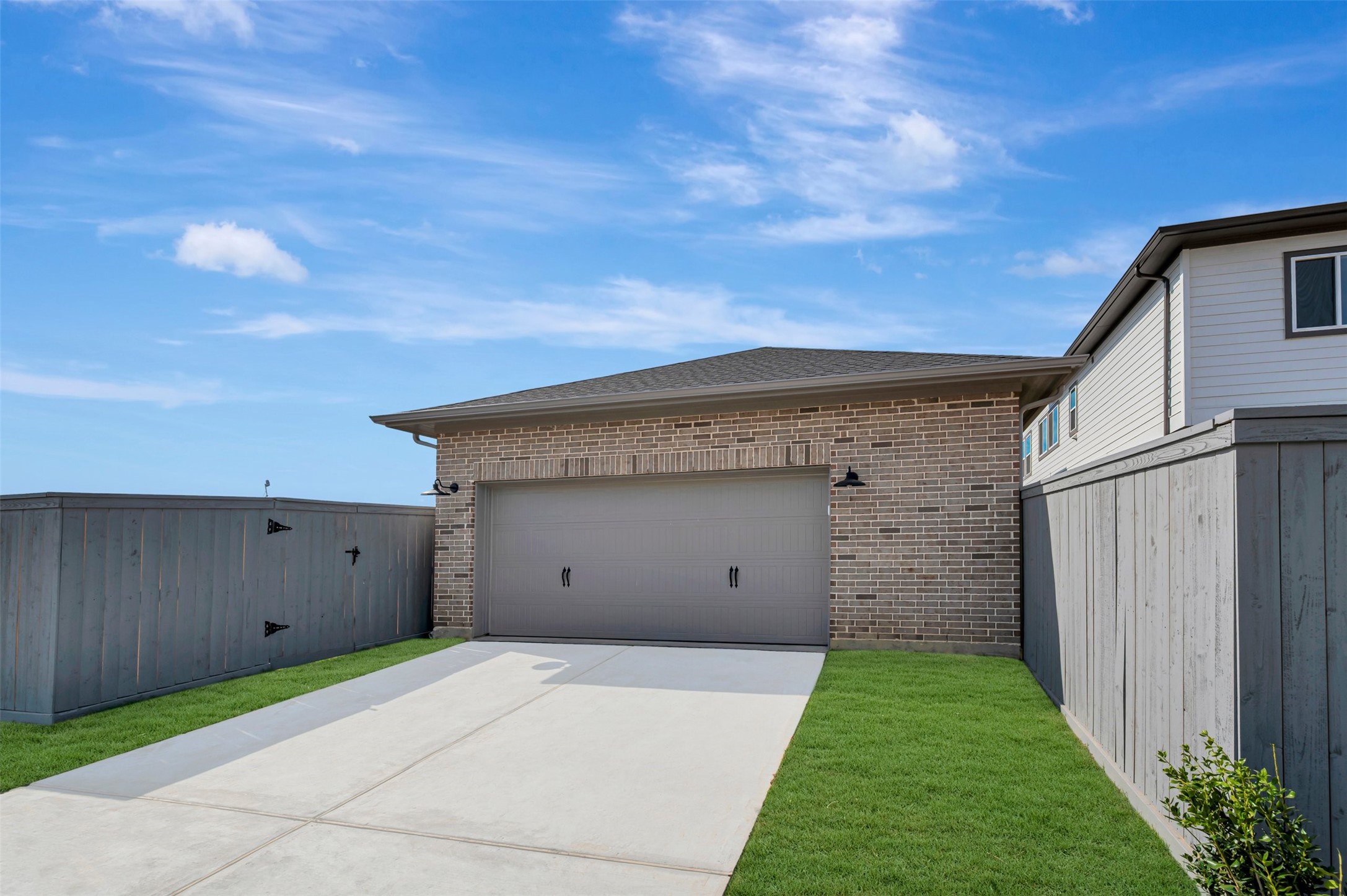 16702 Vibrant Avenue Property Photo 10