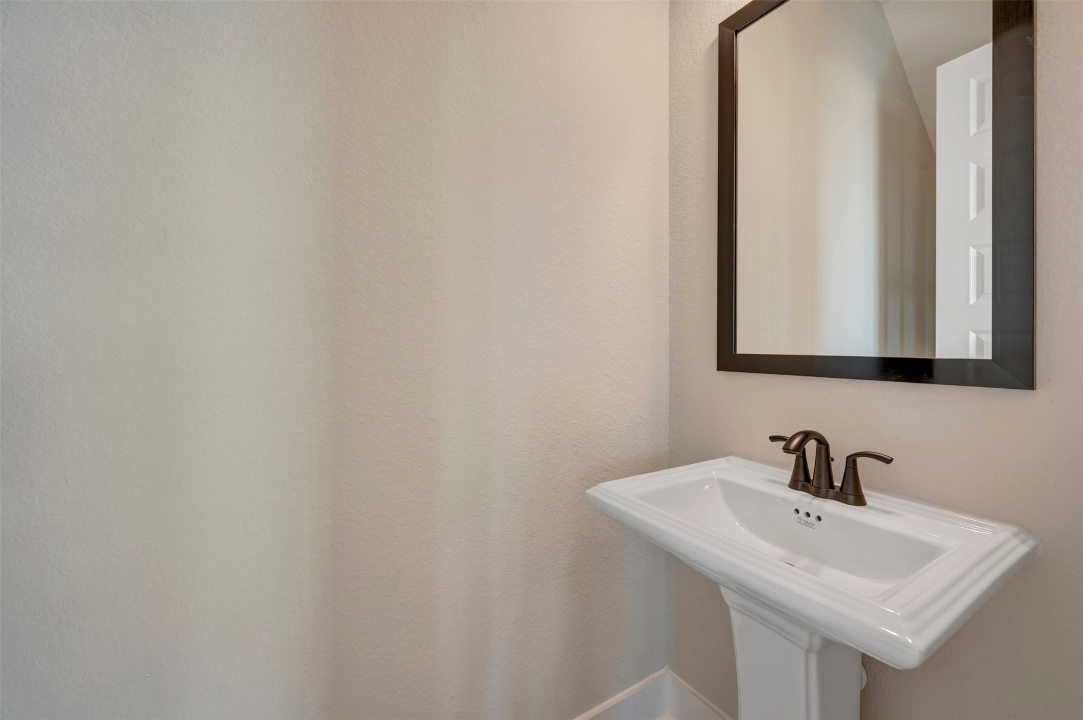 16702 Vibrant Avenue Property Photo 14