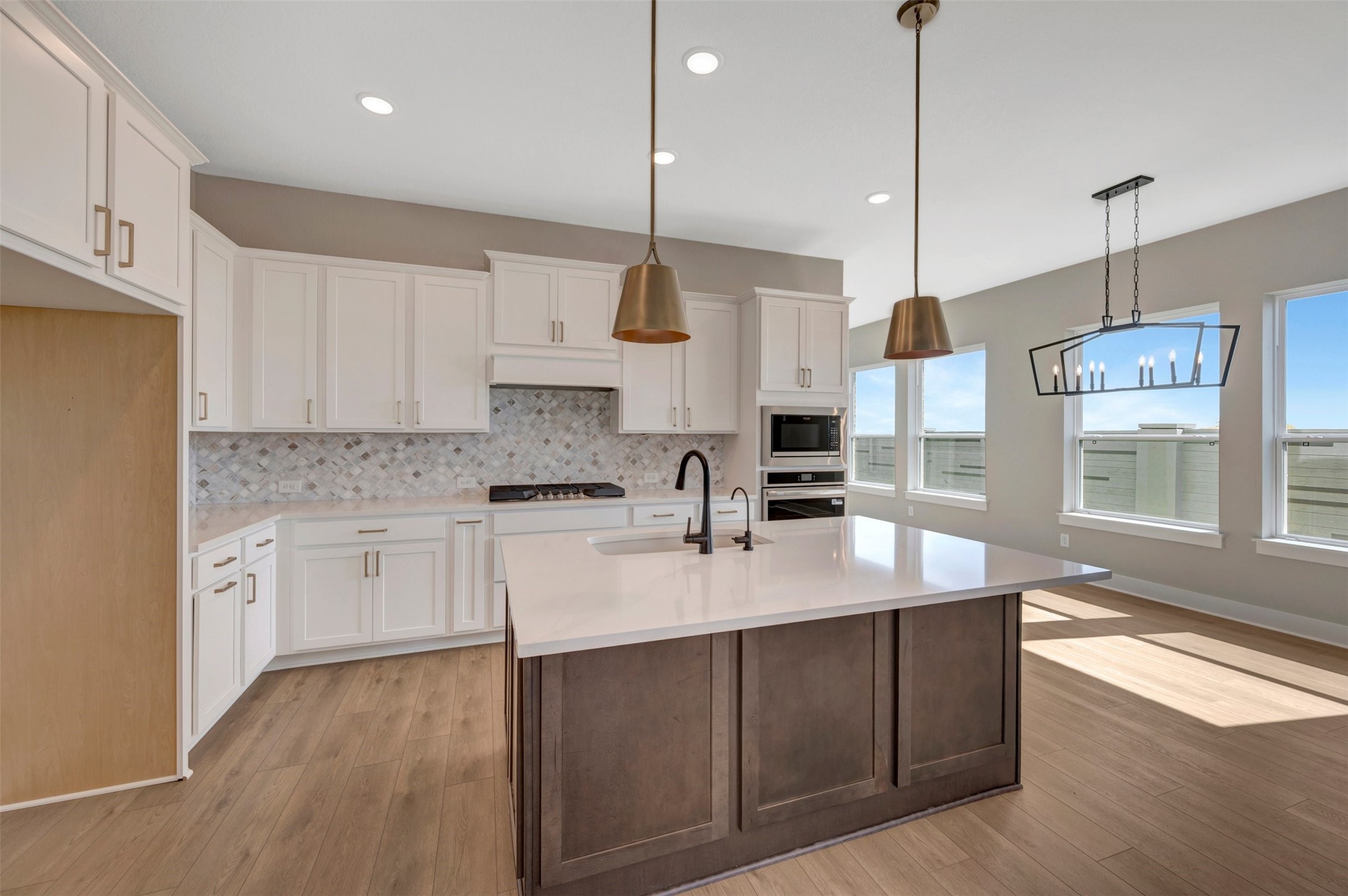 16702 Vibrant Avenue Property Photo 16