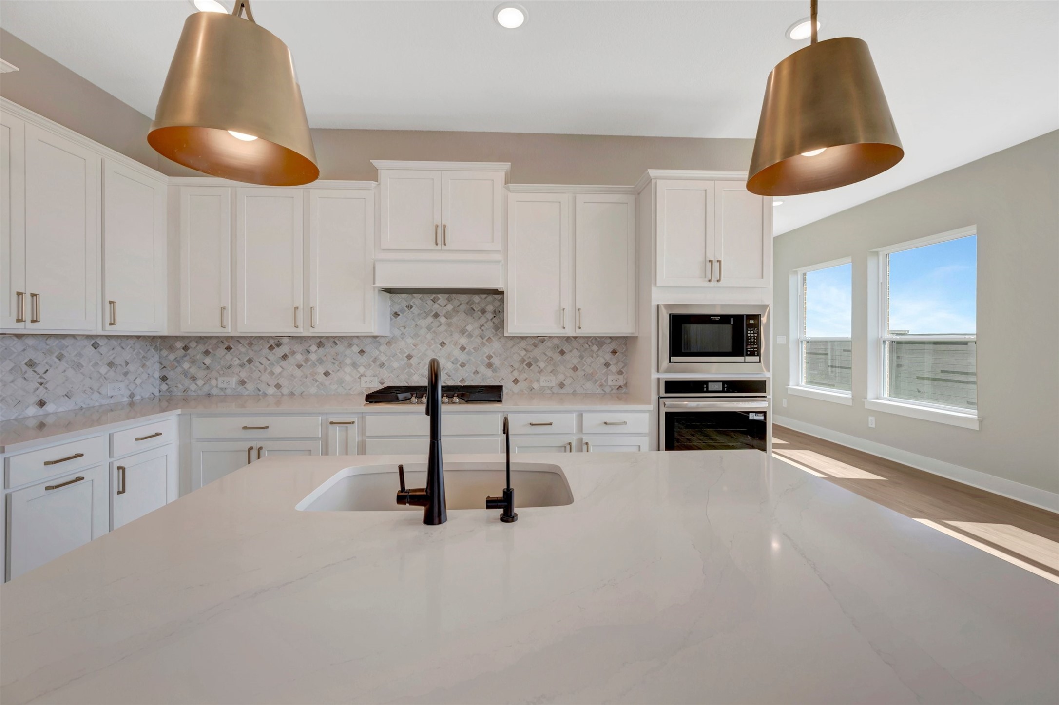 16702 Vibrant Avenue Property Photo 17