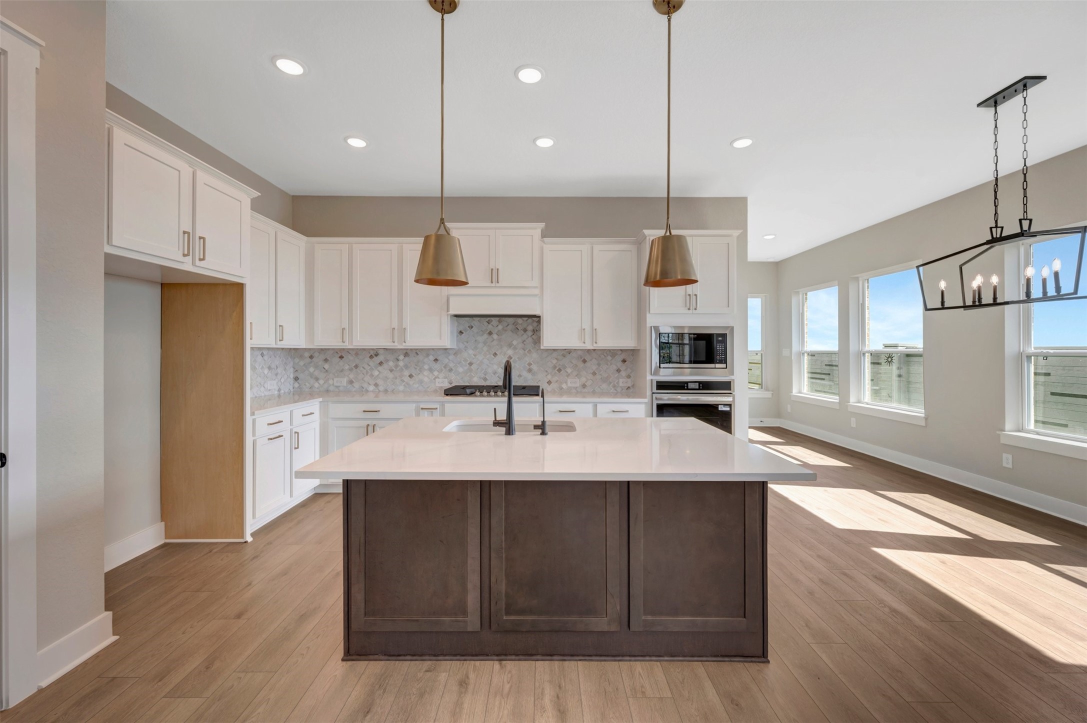 16702 Vibrant Avenue Property Photo 18