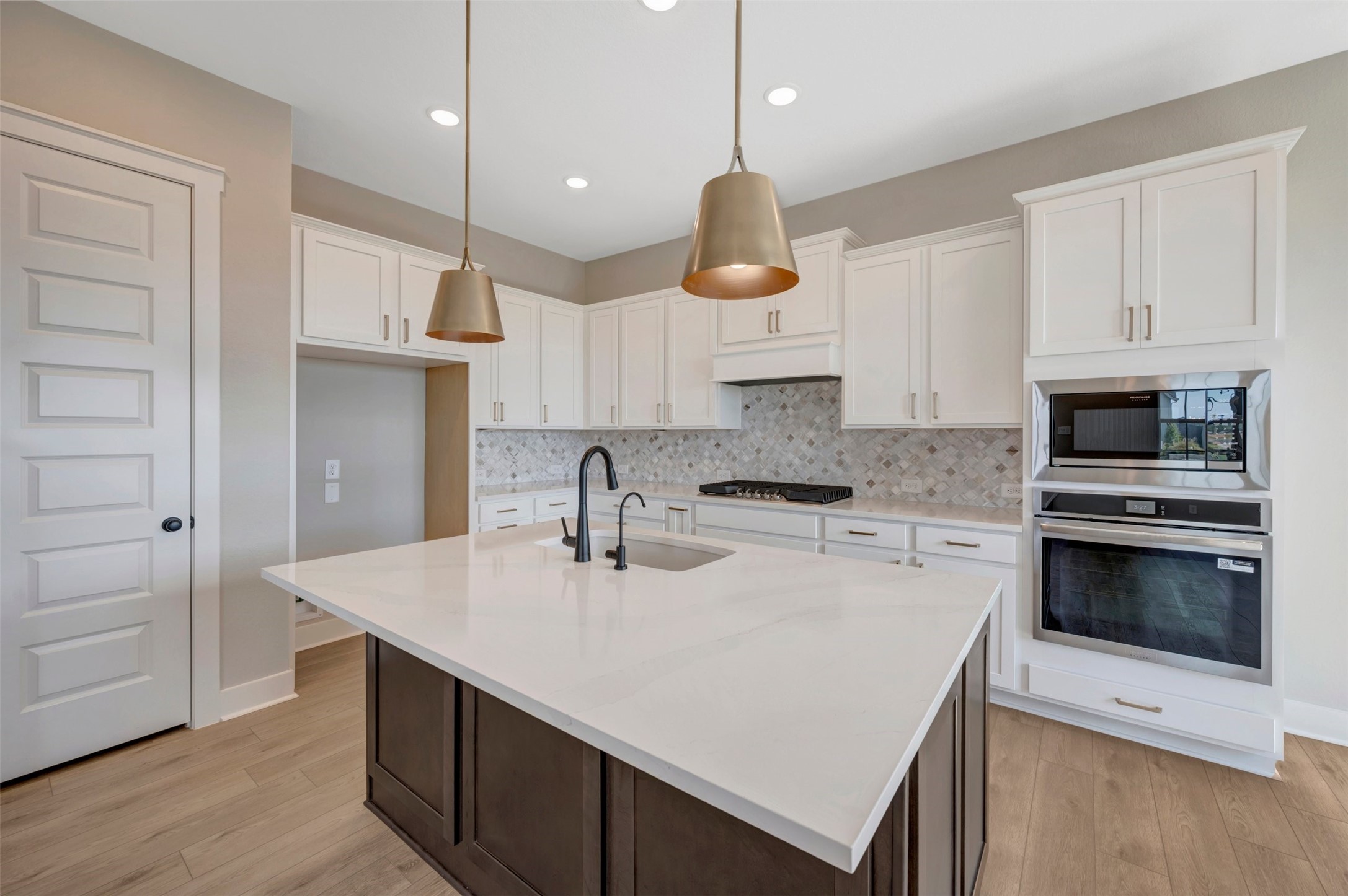 16702 Vibrant Avenue Property Photo 19