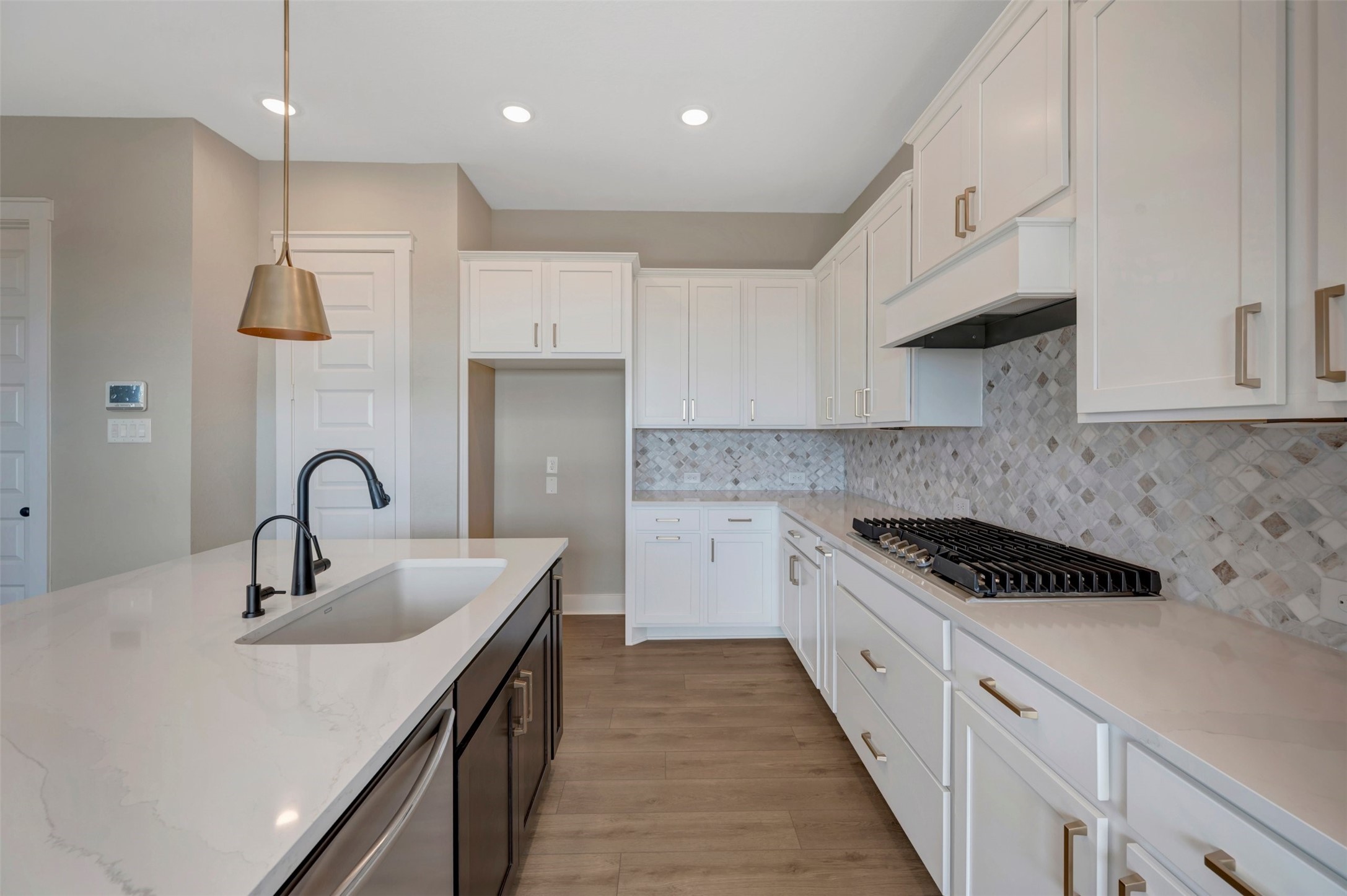 16702 Vibrant Avenue Property Photo 20