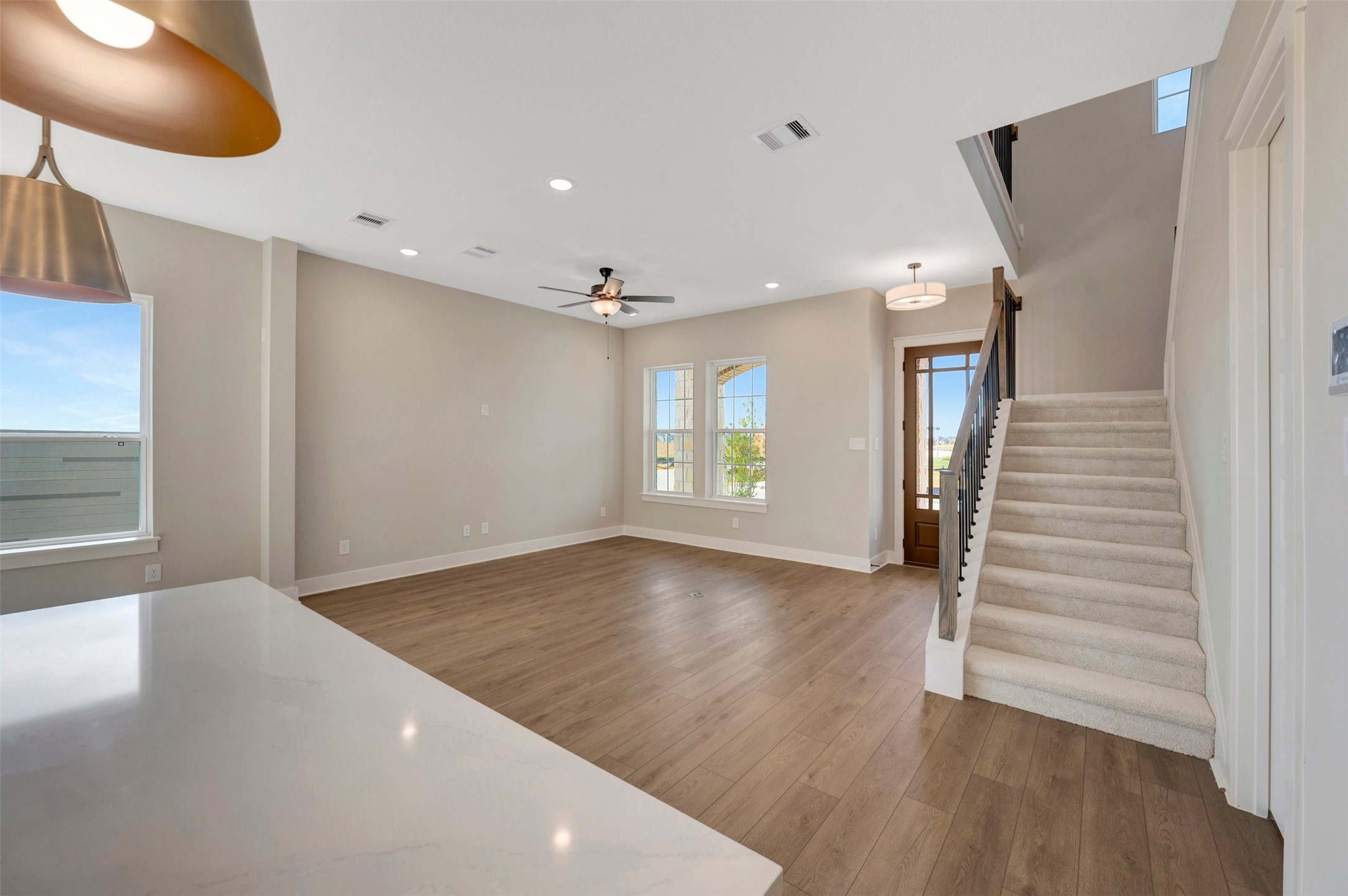 16702 Vibrant Avenue Property Photo 21