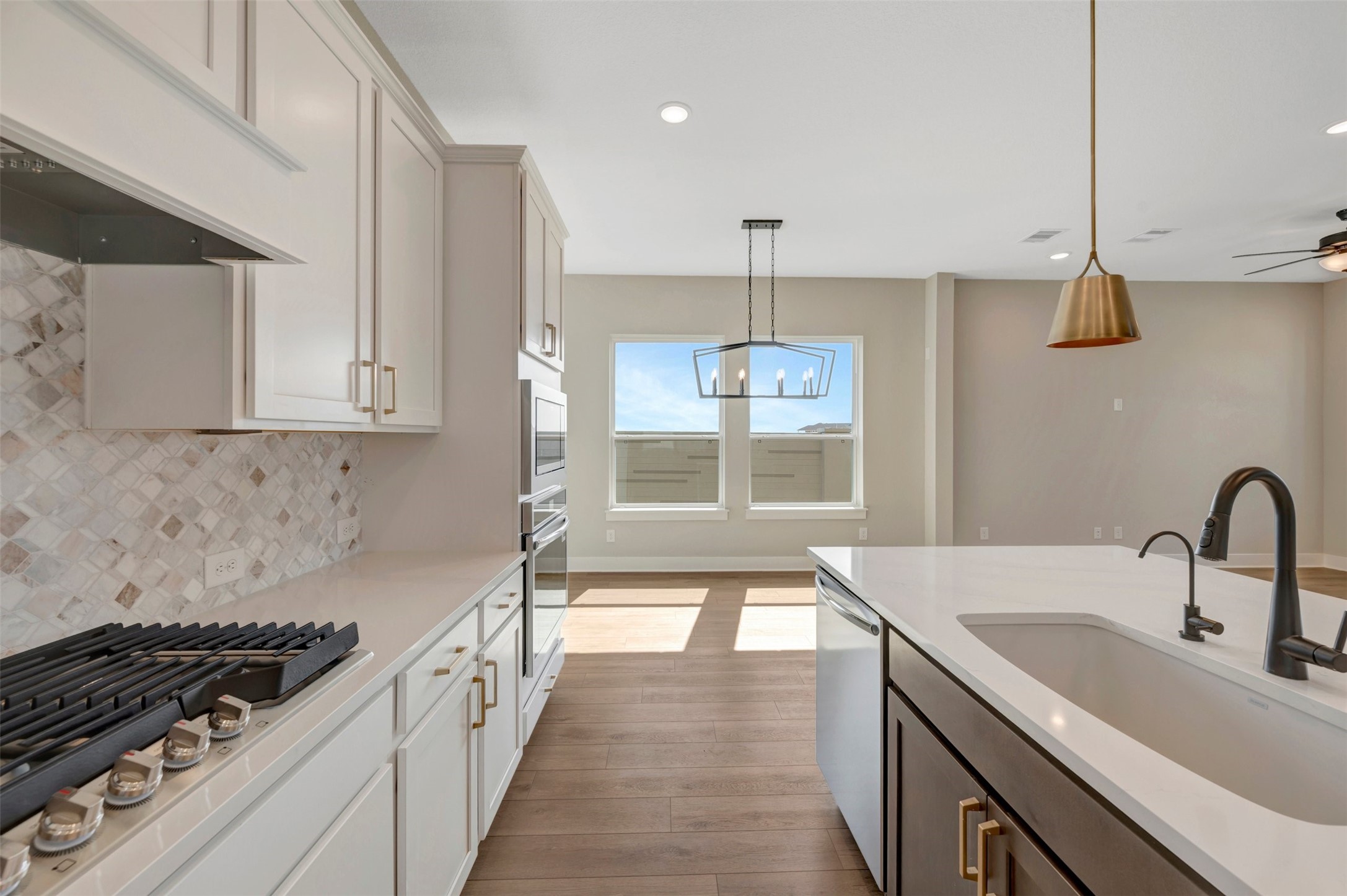 16702 Vibrant Avenue Property Photo 22