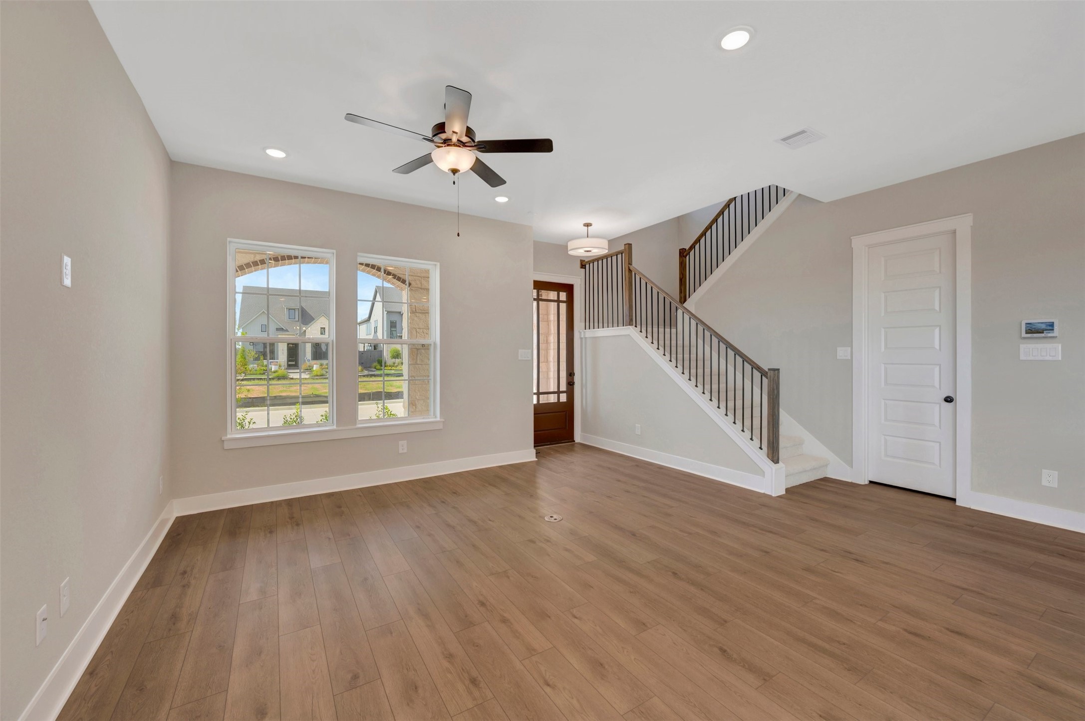 16702 Vibrant Avenue Property Photo 23