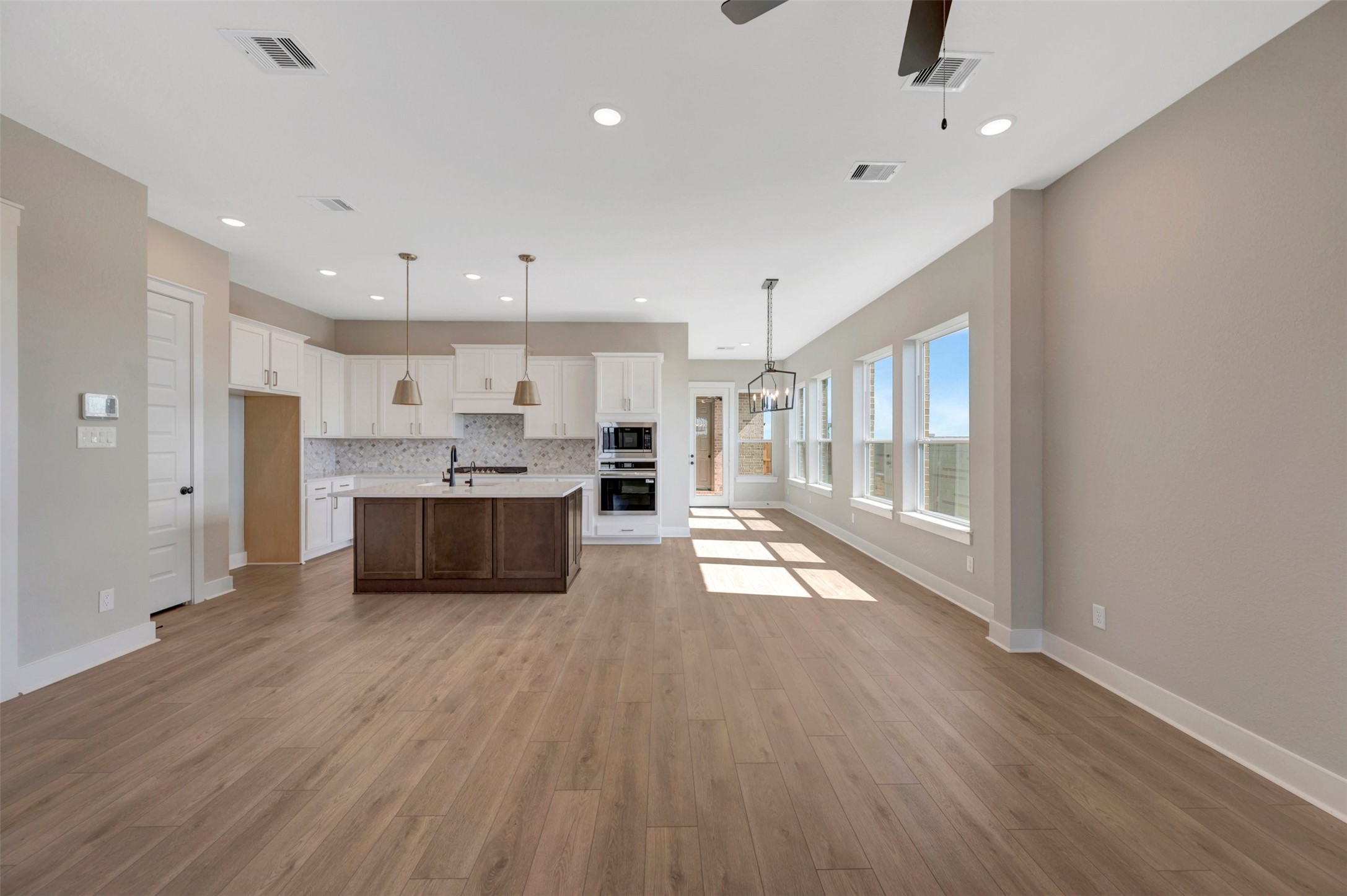 16702 Vibrant Avenue Property Photo 24