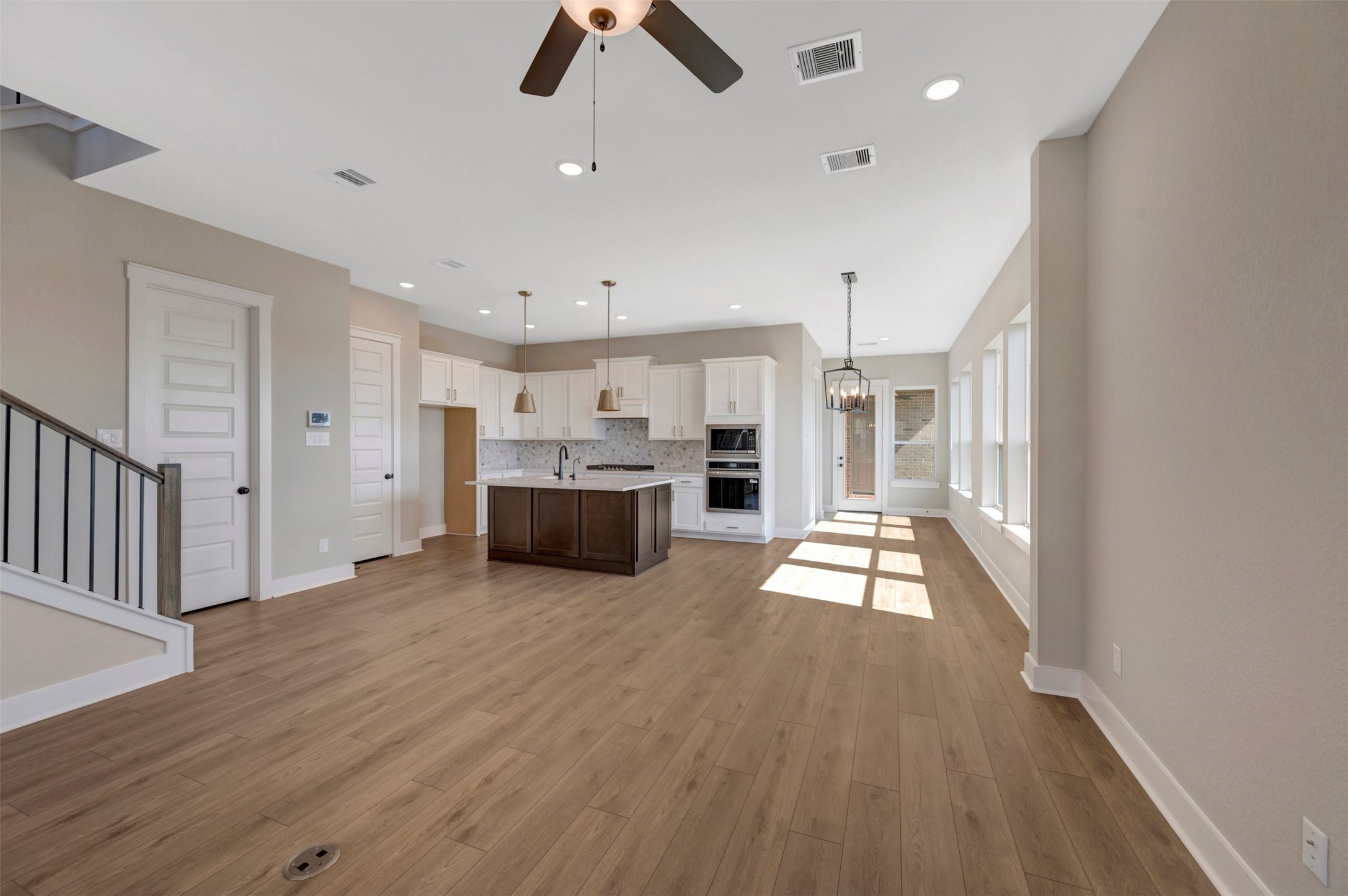 16702 Vibrant Avenue Property Photo 25
