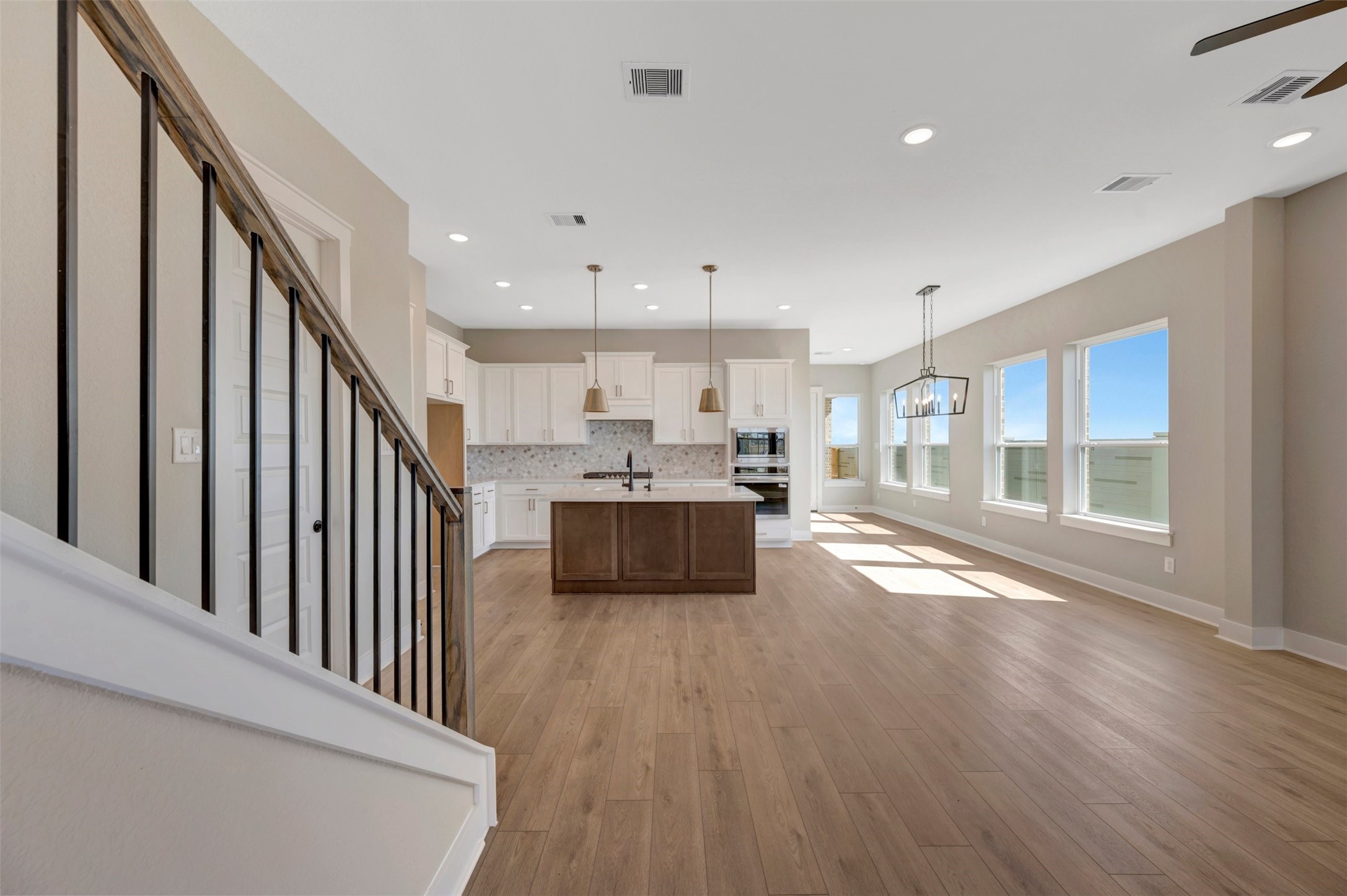 16702 Vibrant Avenue Property Photo 26