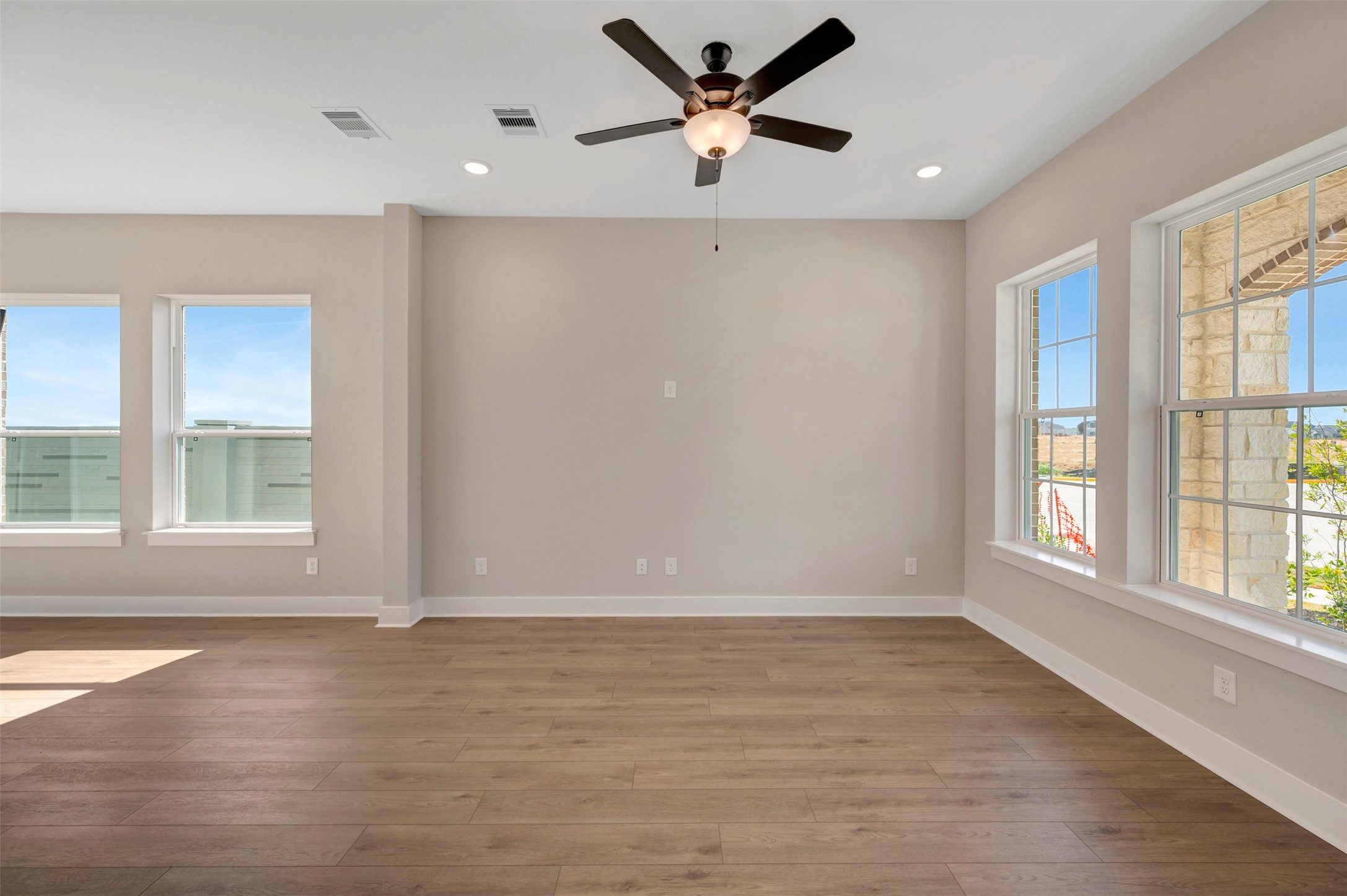 16702 Vibrant Avenue Property Photo 27