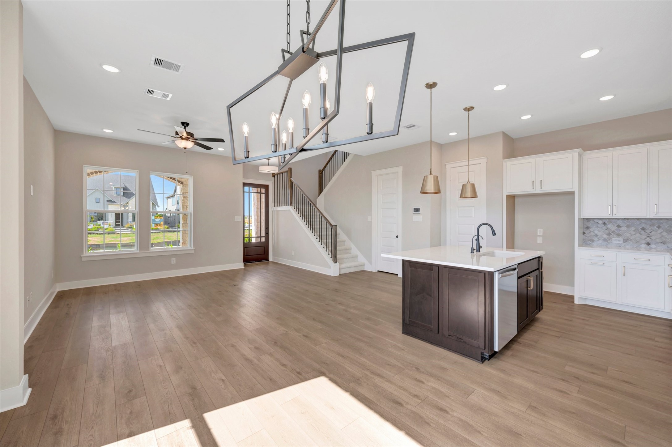 16702 Vibrant Avenue Property Photo 29
